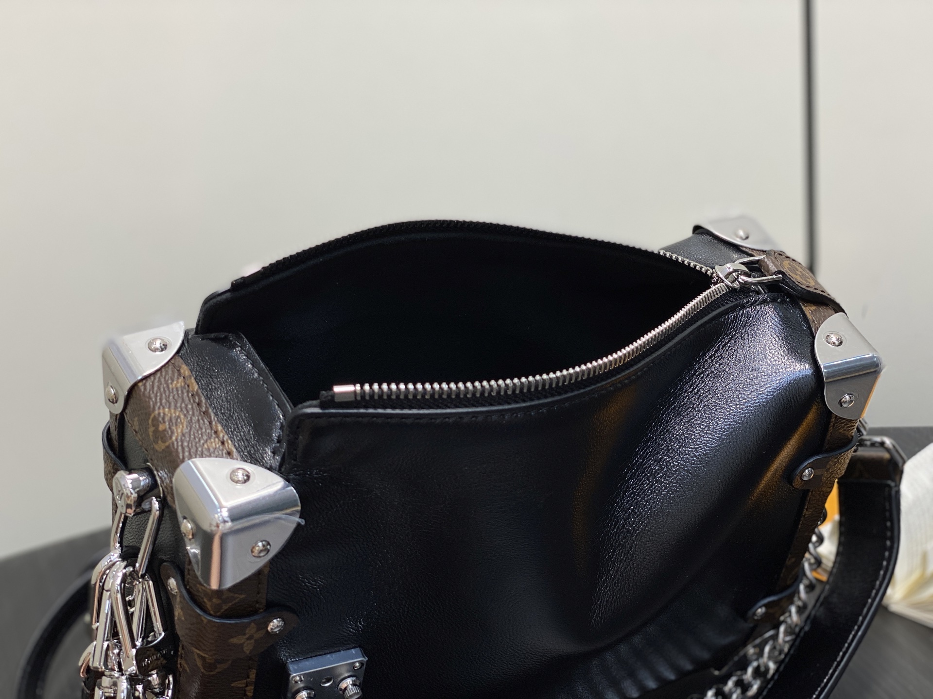 【顶级原单】M15195黑色 全皮链条包软盒子 本款 Side Trunk Vibe 手袋以前卫设计重塑