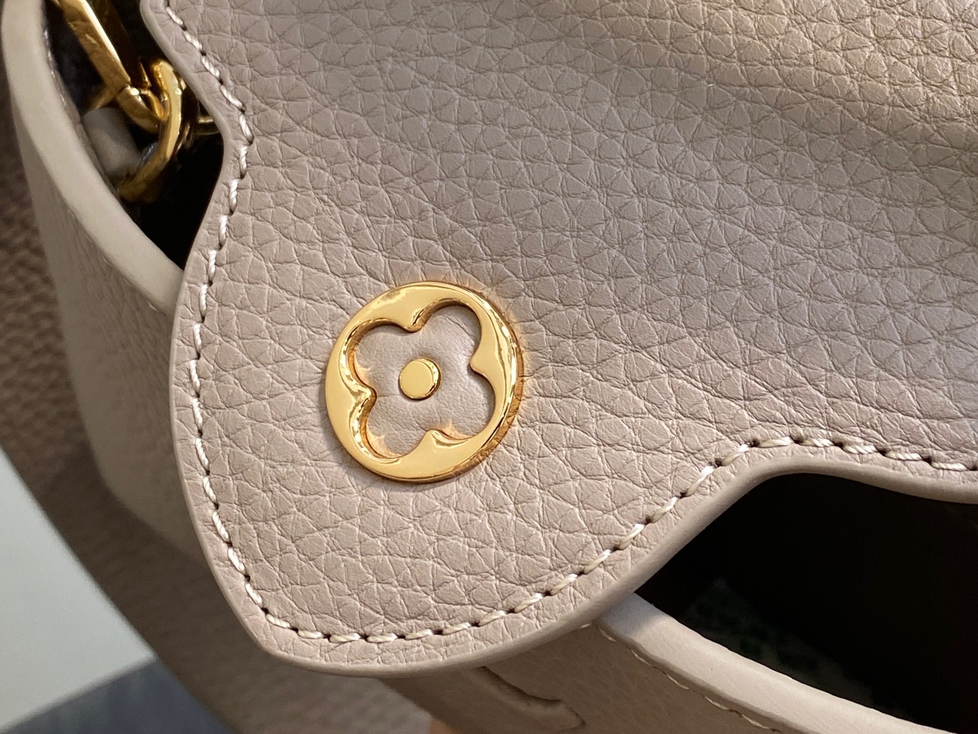 【顶级原单】M56071浅咖 全皮cap那英款 Capucines 迷你手袋 此款 Capucines