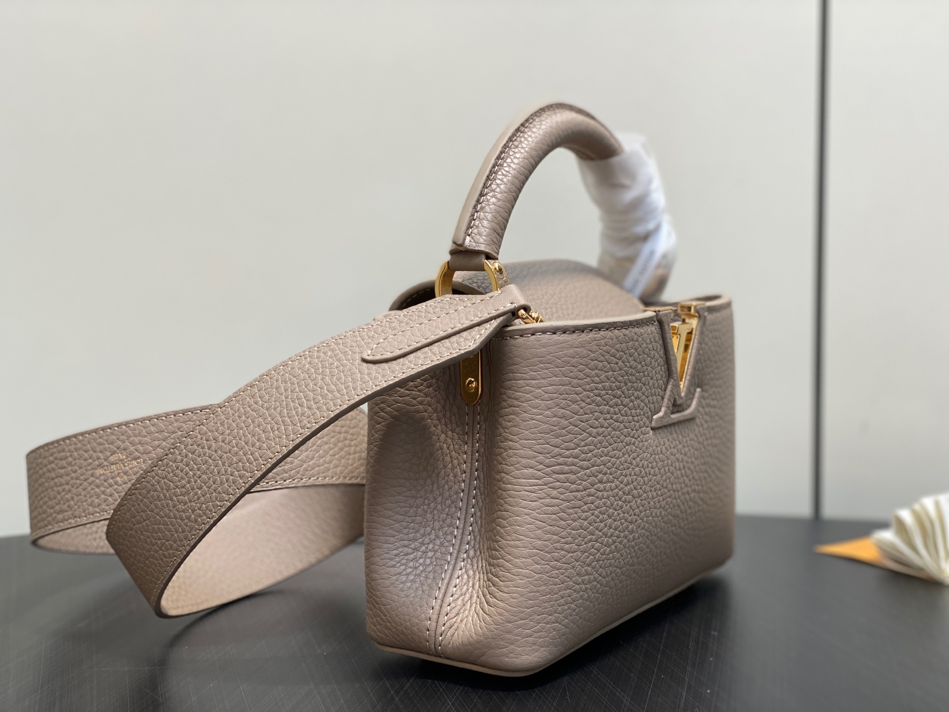 【顶级原单】M56071浅咖 全皮cap那英款 Capucines 迷你手袋 此款 Capucines