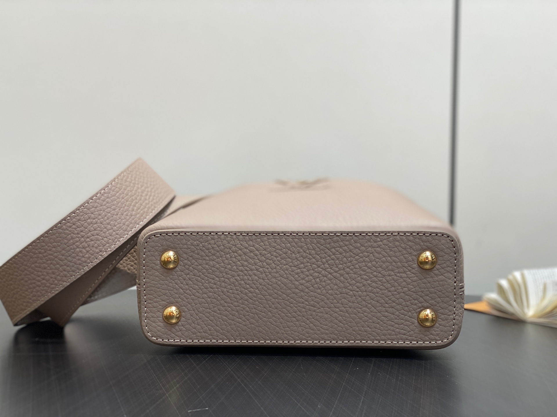 【顶级原单】M56071浅咖 全皮cap那英款 Capucines 迷你手袋 此款 Capucines