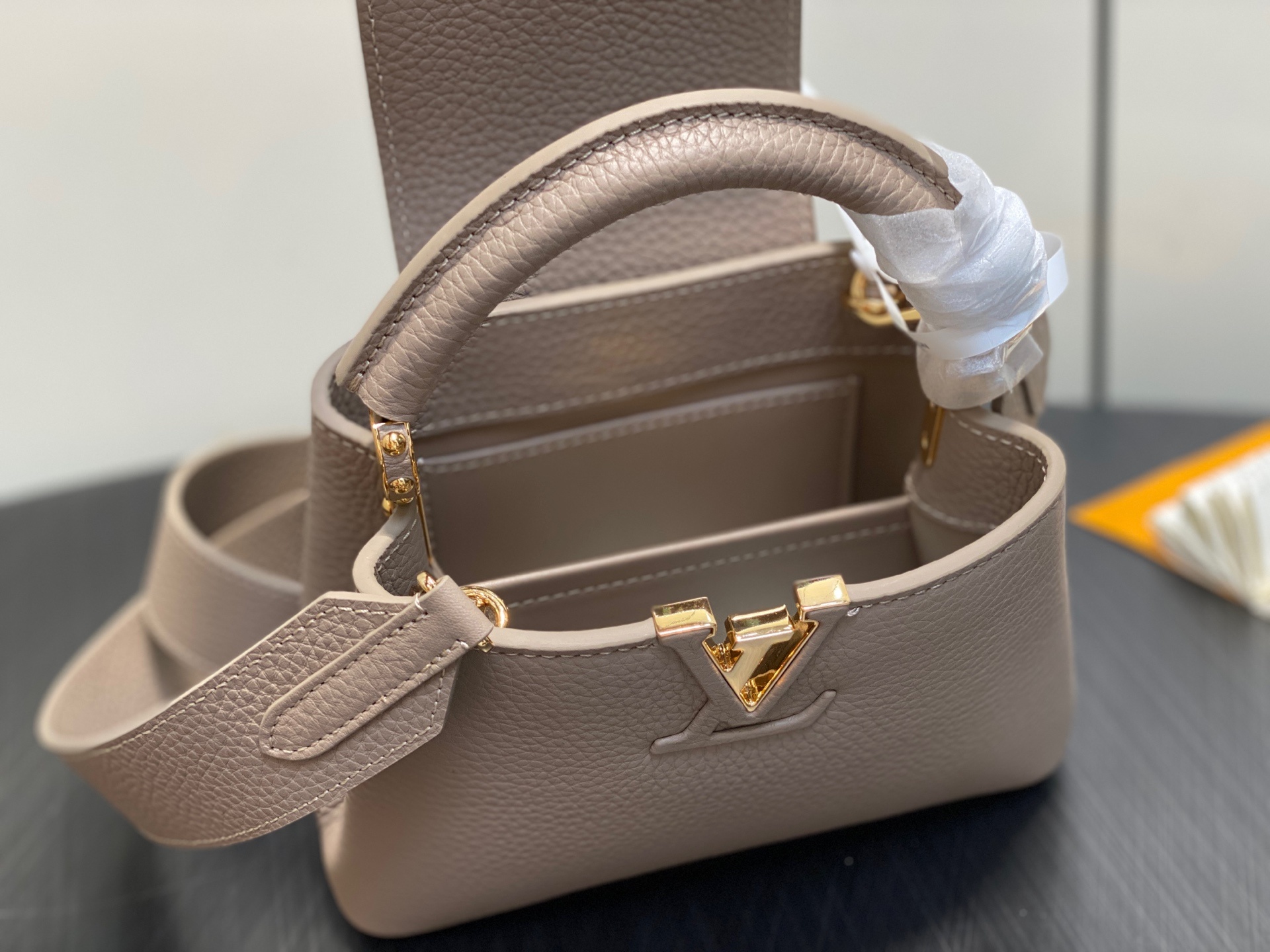 【顶级原单】M56071浅咖 全皮cap那英款 Capucines 迷你手袋 此款 Capucines