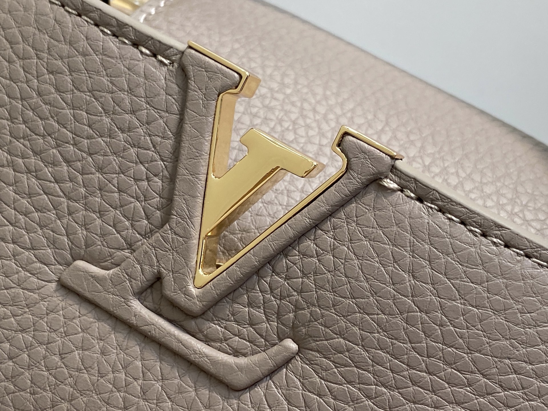 【顶级原单】M56071浅咖 全皮cap那英款 Capucines 迷你手袋 此款 Capucines