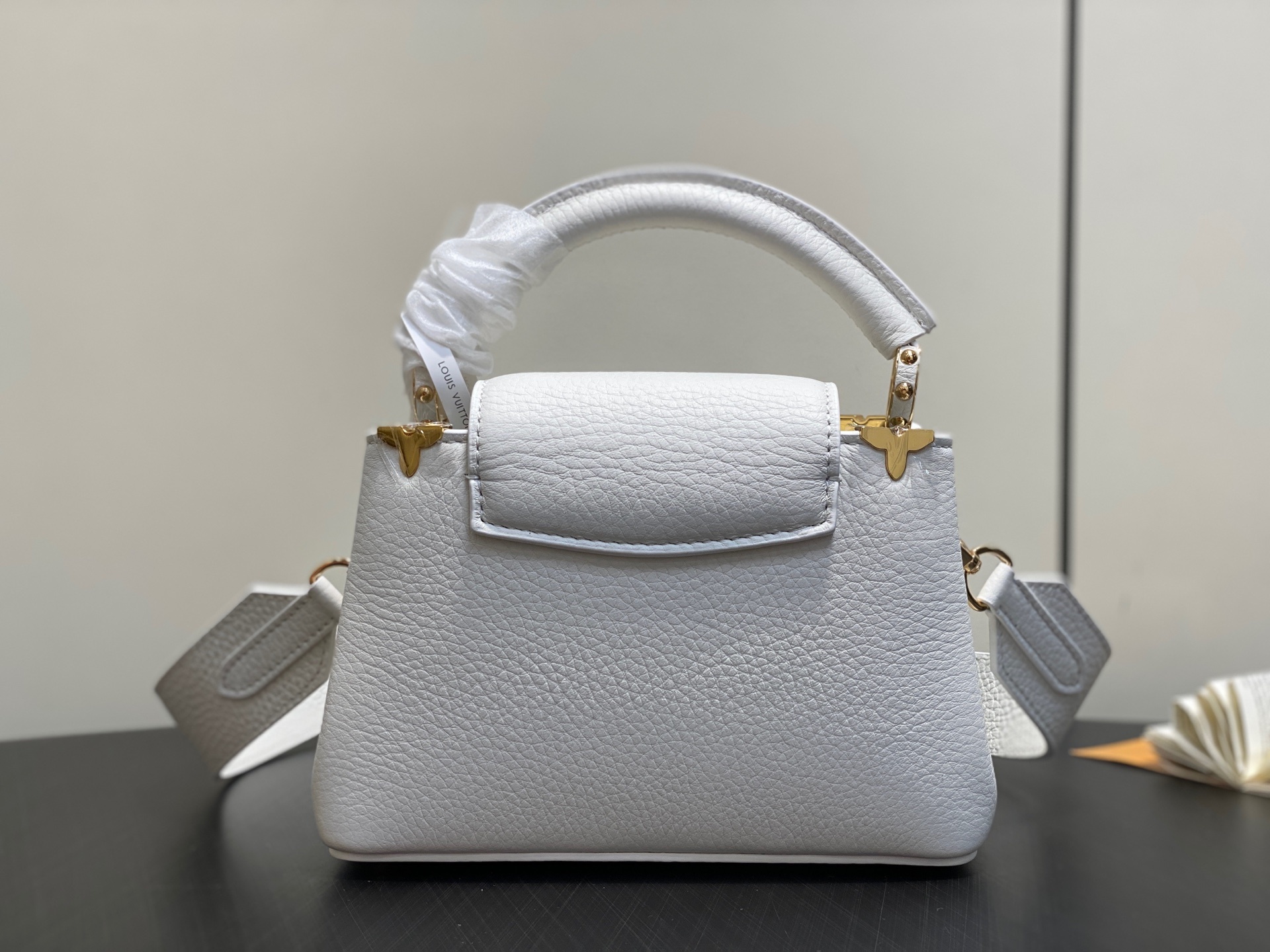 【顶级原单】M56669白色 全皮cap那英款 Capucines 迷你手袋由 Taurillon 皮革