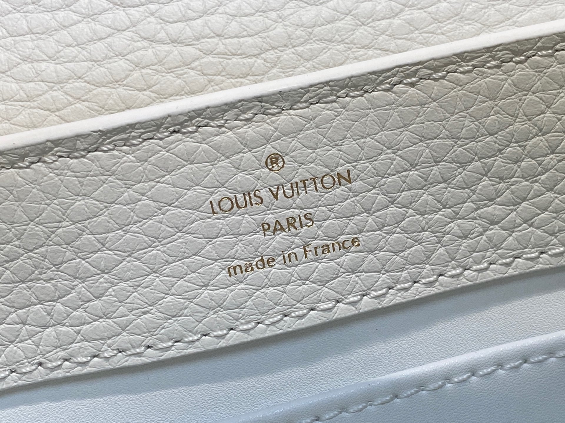 【顶级原单】M56669白色 全皮cap那英款 Capucines 迷你手袋由 Taurillon 皮革