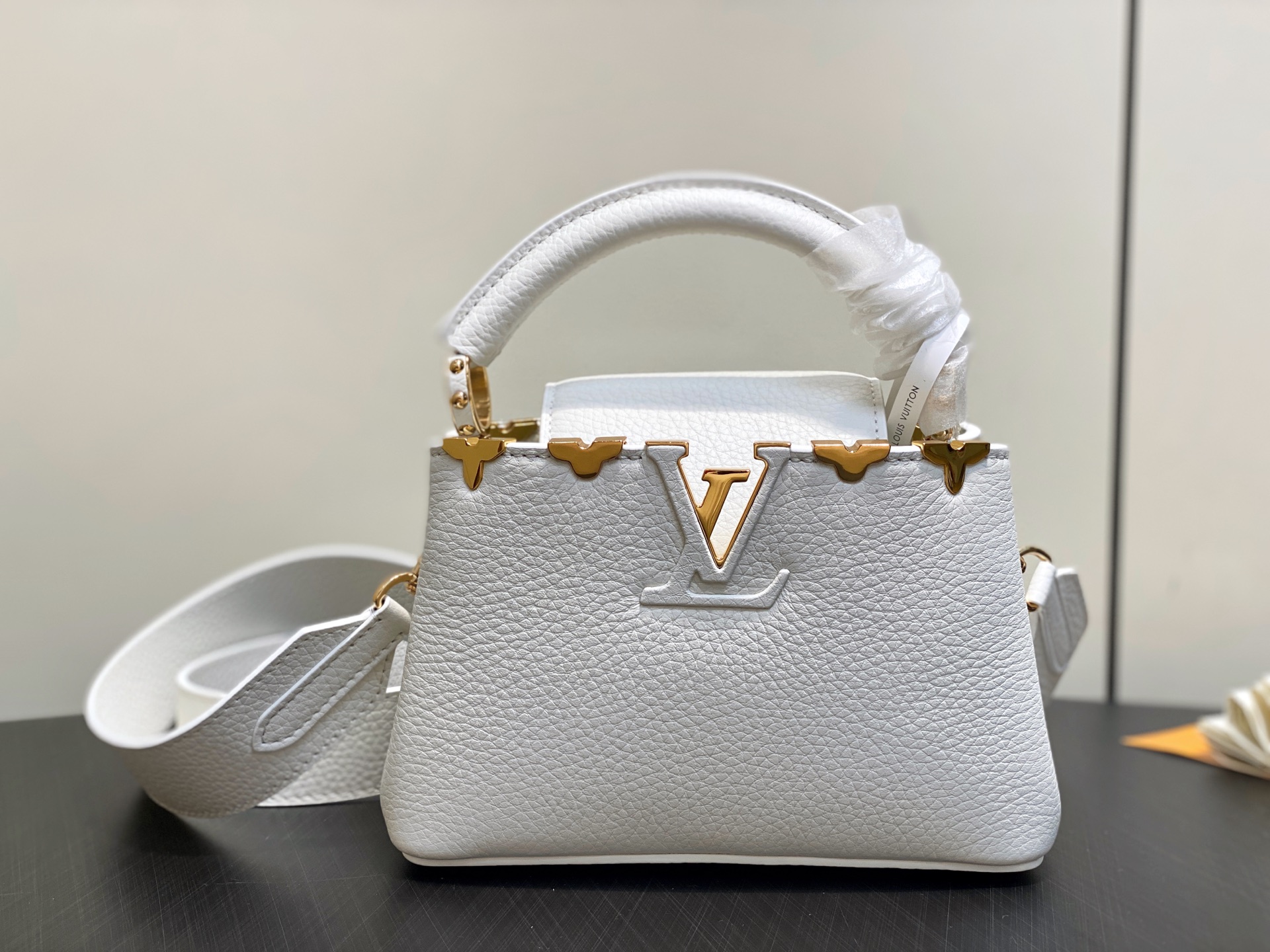 【顶级原单】M56669白色 全皮cap那英款 Capucines 迷你手袋由 Taurillon 皮革