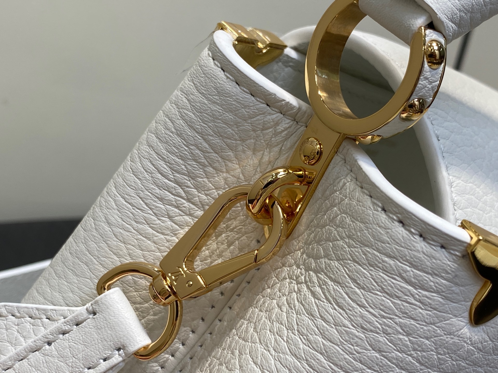 【顶级原单】M56669白色 全皮cap那英款 Capucines 迷你手袋由 Taurillon 皮革