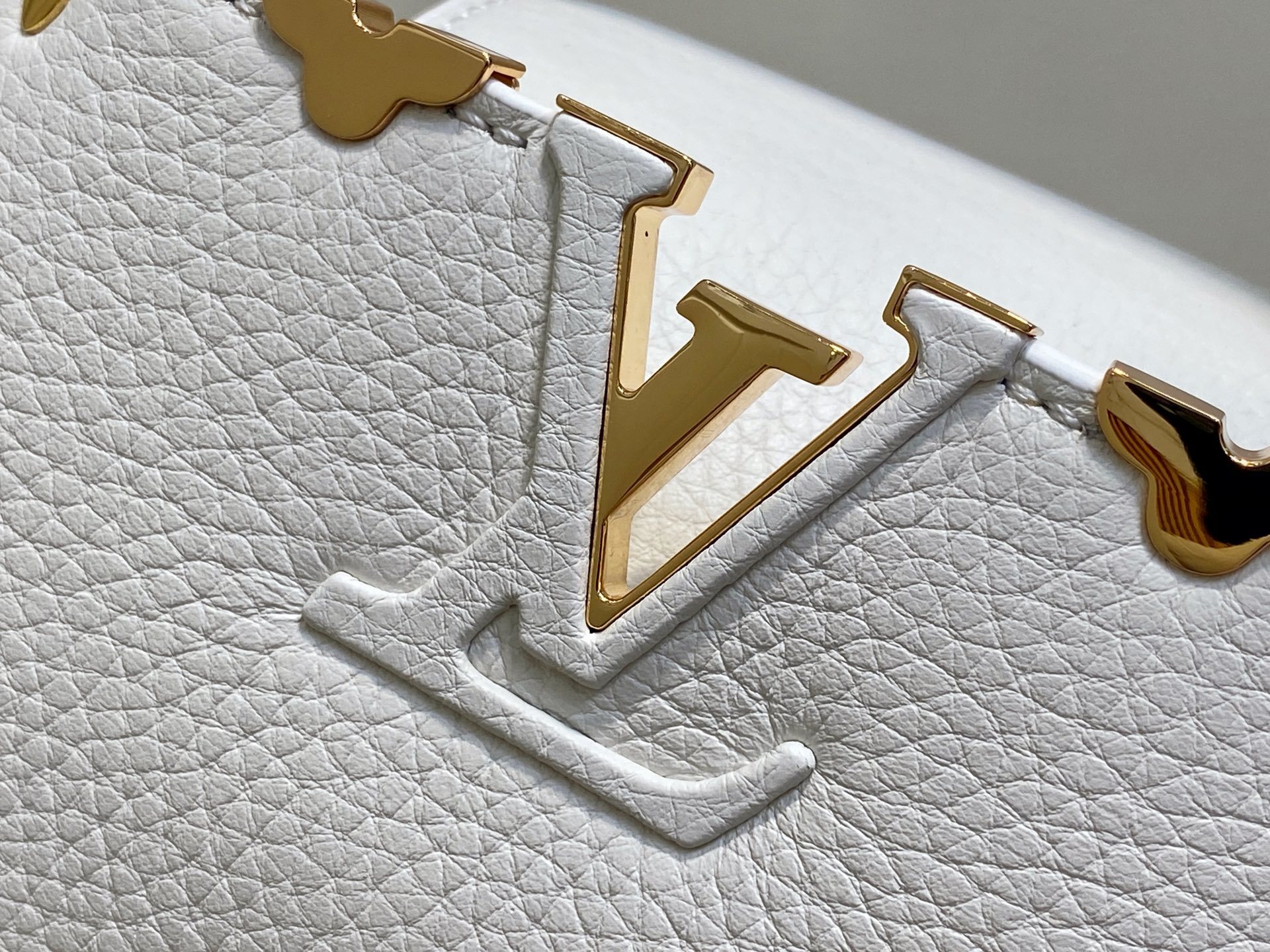 【顶级原单】M56669白色 全皮cap那英款 Capucines 迷你手袋由 Taurillon 皮革