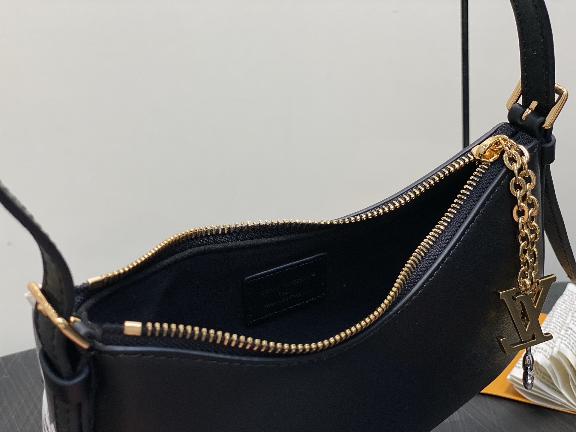 【顶级原单】M25525黑色 全皮腋下包Pochette LV Bloom 手袋 M25784 杏色 m