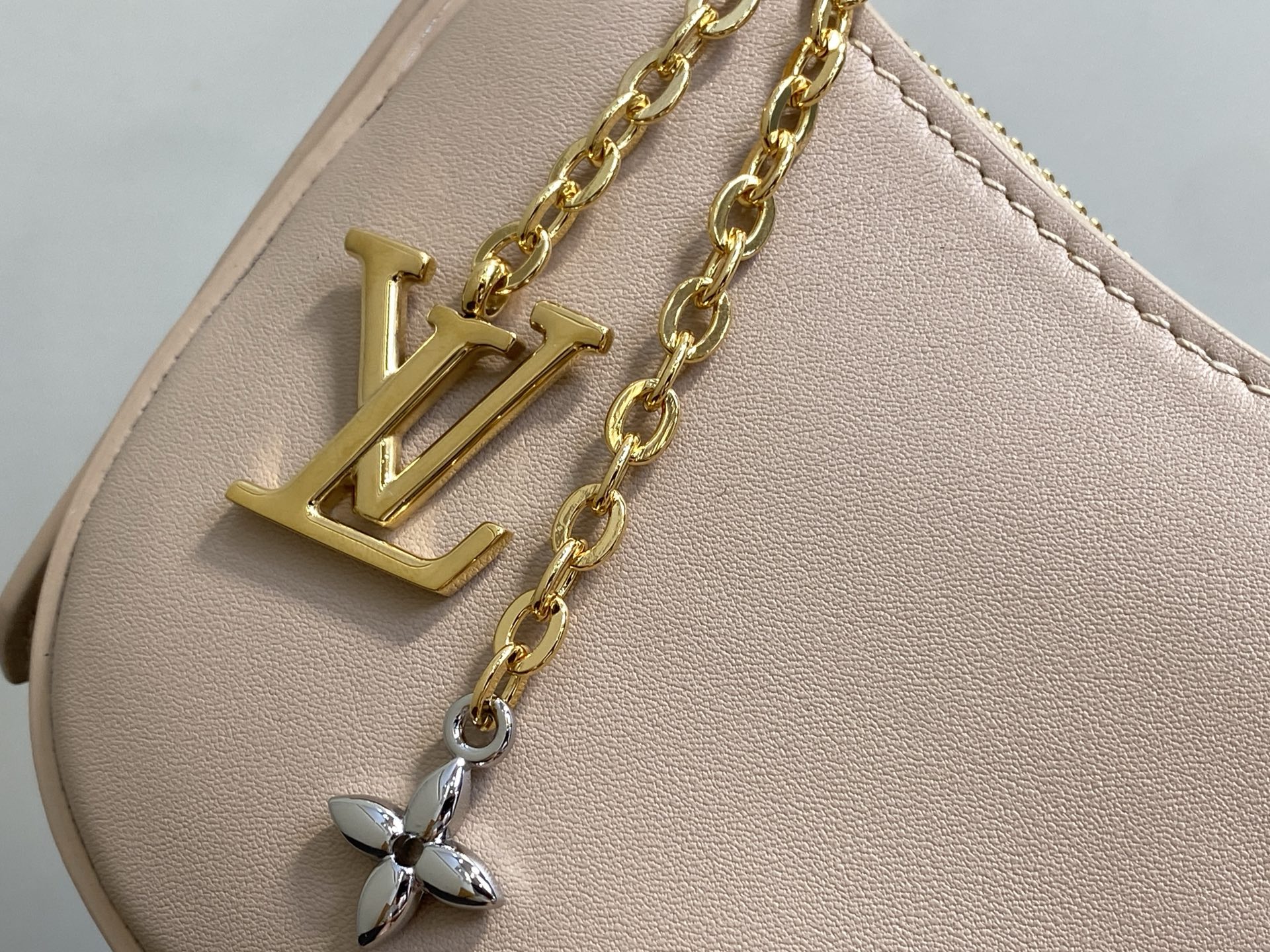 【顶级原单】M25525杏色 全皮腋下包Pochette LV Bloom 手袋 M25784 杏色 m