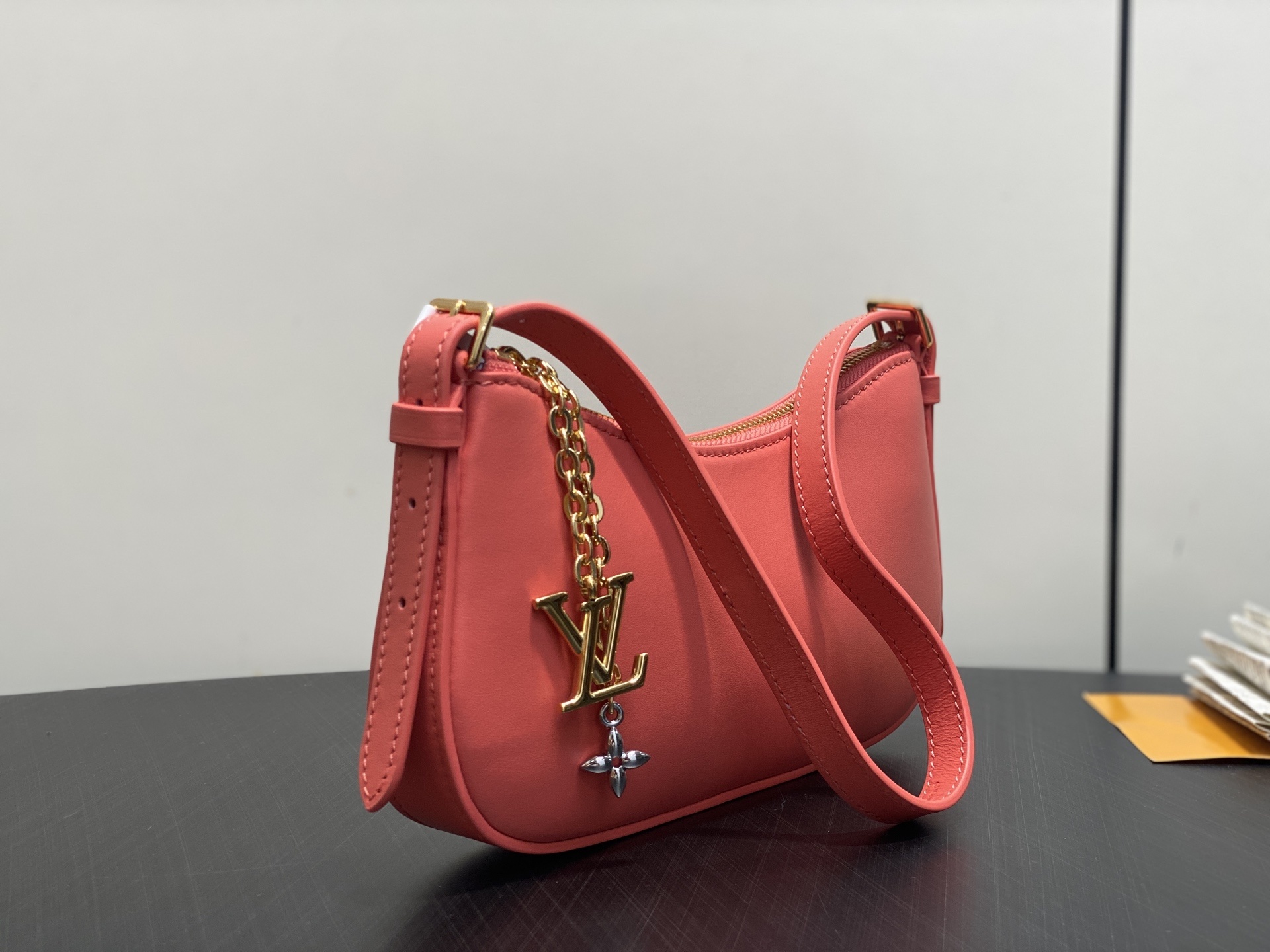 【顶级原单】M25525粉色 全皮腋下包Pochette LV Bloom 手袋 M25784 杏色 m