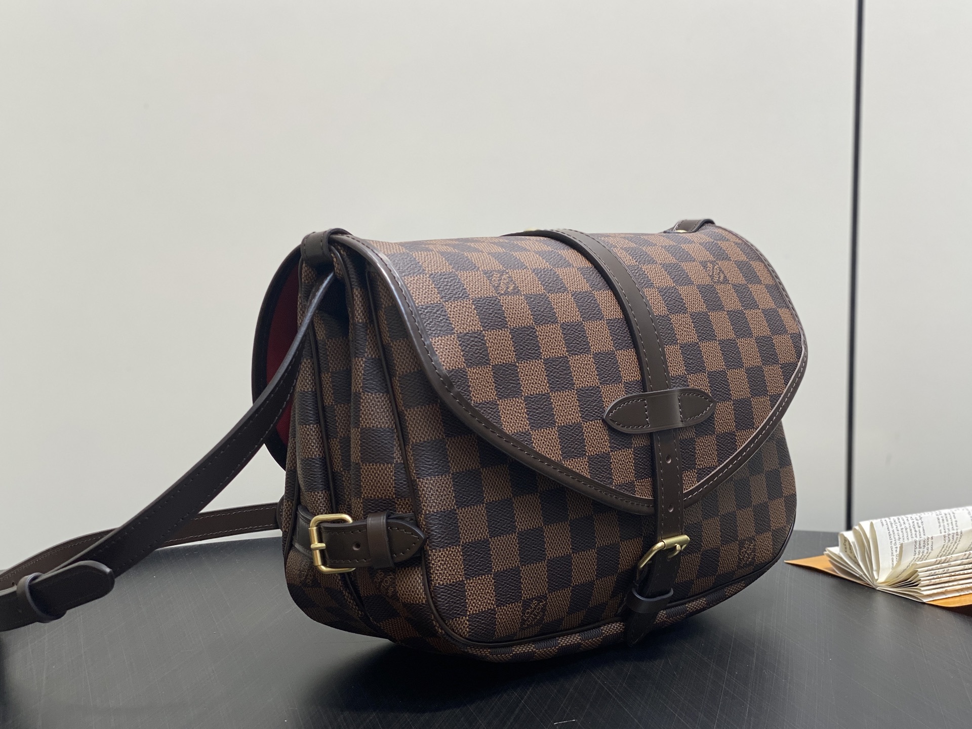【顶级原单】N48080啡格 SAUMUR 中号手袋 M40710 中古邮差包 双子星手袋 采用 Mon