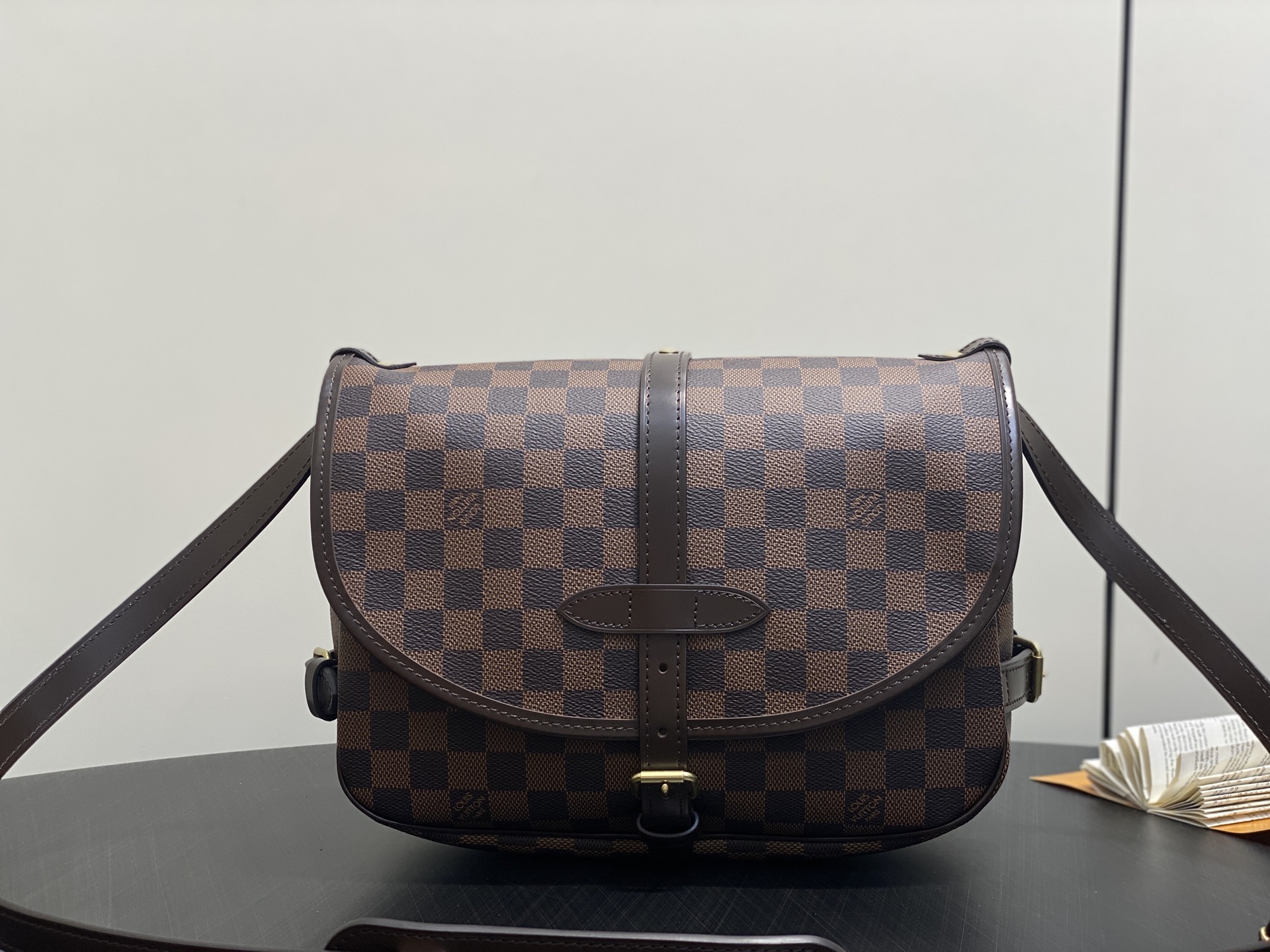 【顶级原单】N48080啡格 SAUMUR 中号手袋 M40710 中古邮差包 双子星手袋 采用 Mon