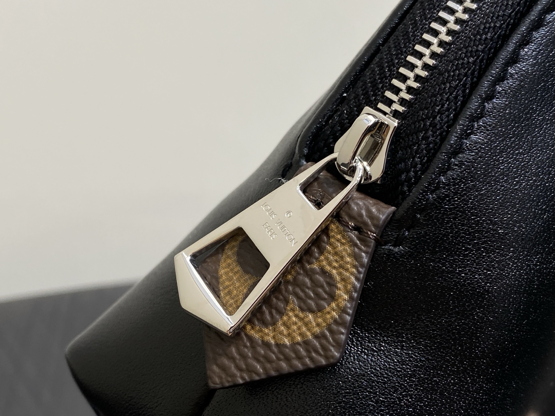 Louis Vuitton Pochette Cosmétique Medium Black Leather Cosmetic Pouch 6 i1756792712057 3554 0 5