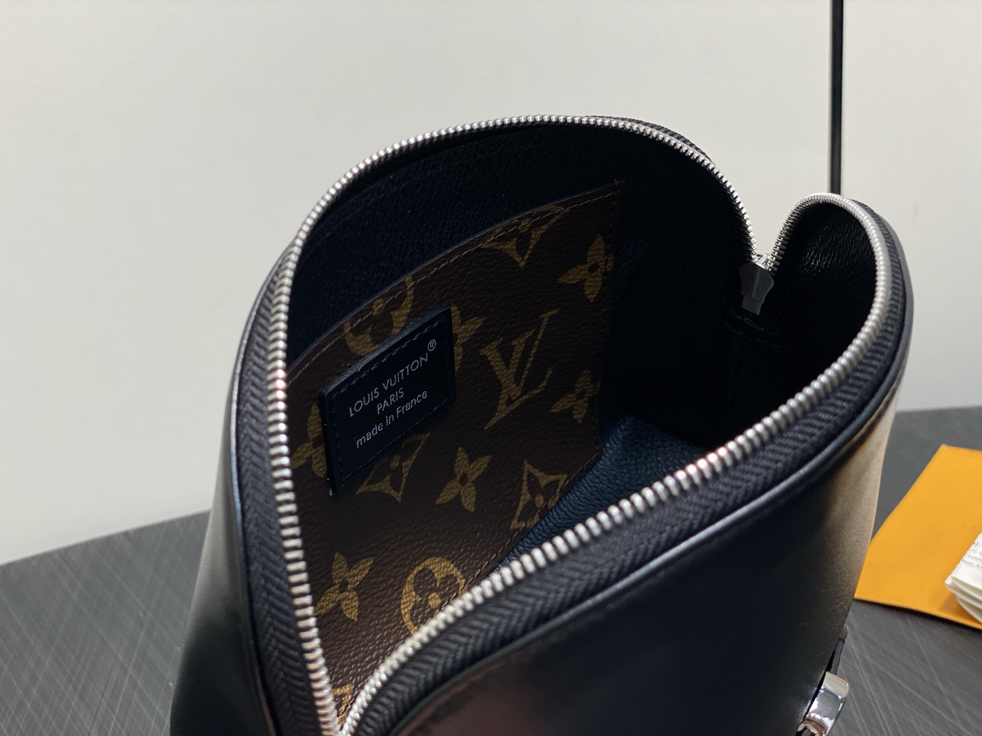 Louis Vuitton Pochette Cosmetique PM Black Leather Cosmetic Pouch M15205 8 i1756792797756 601 0 6