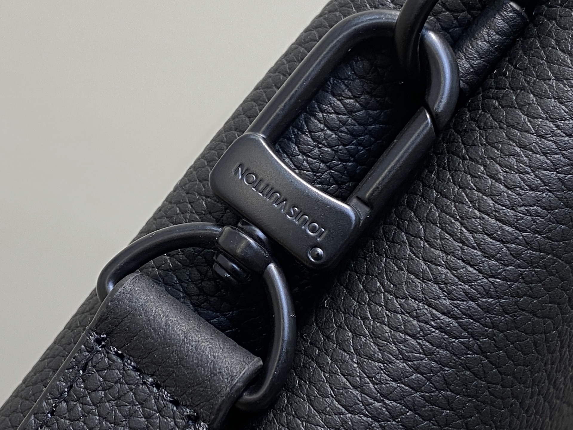 【顶级原单】M25943黑色 全皮手包手拿包 Duo Pouch 手拿包 Duo口袋由牛皮革制成,带有三