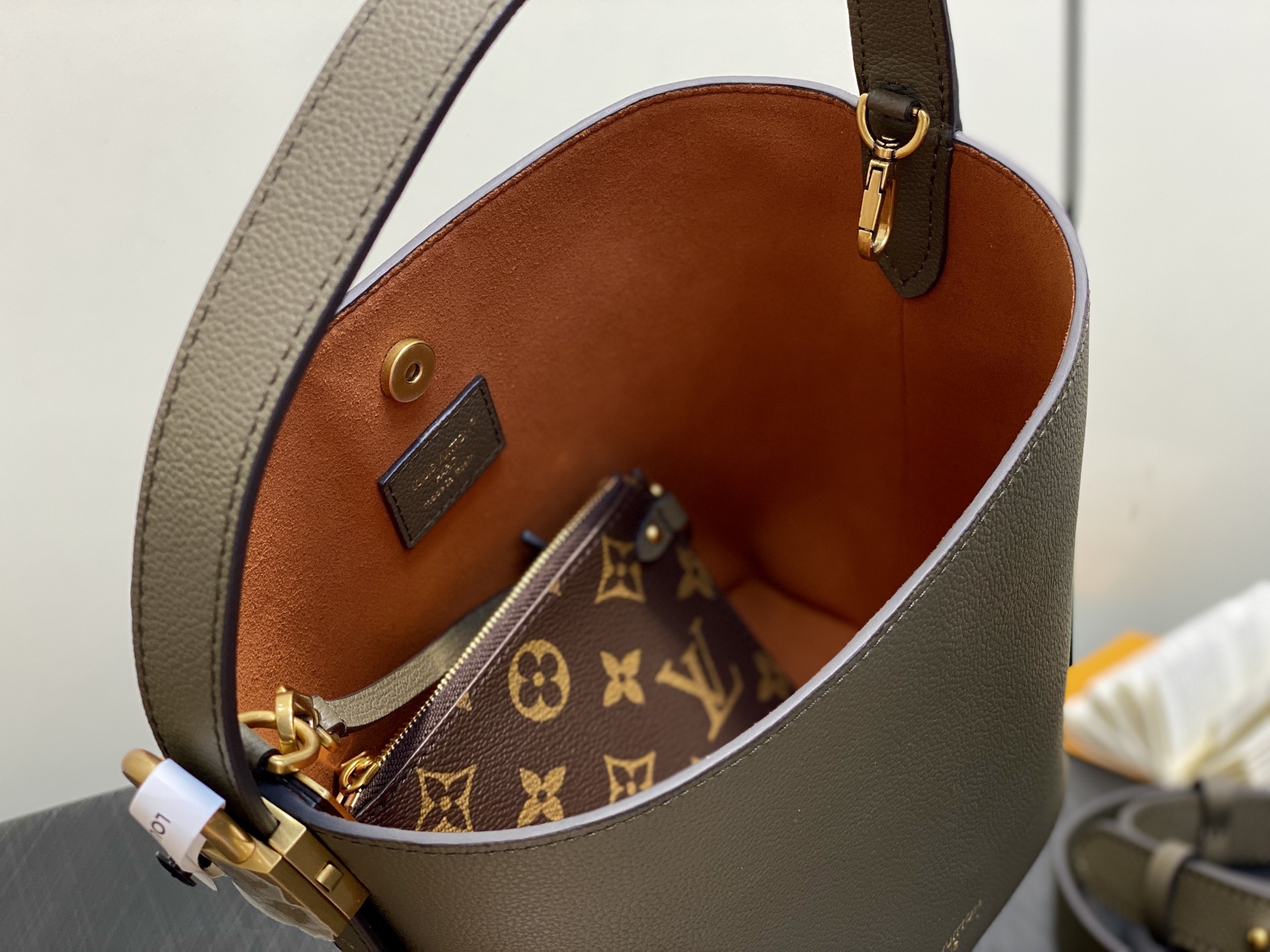 【顶级原单】M14416卡其绿 全皮水桶包 LOW KEY ALL IN BB 手袋 m25543 黑色