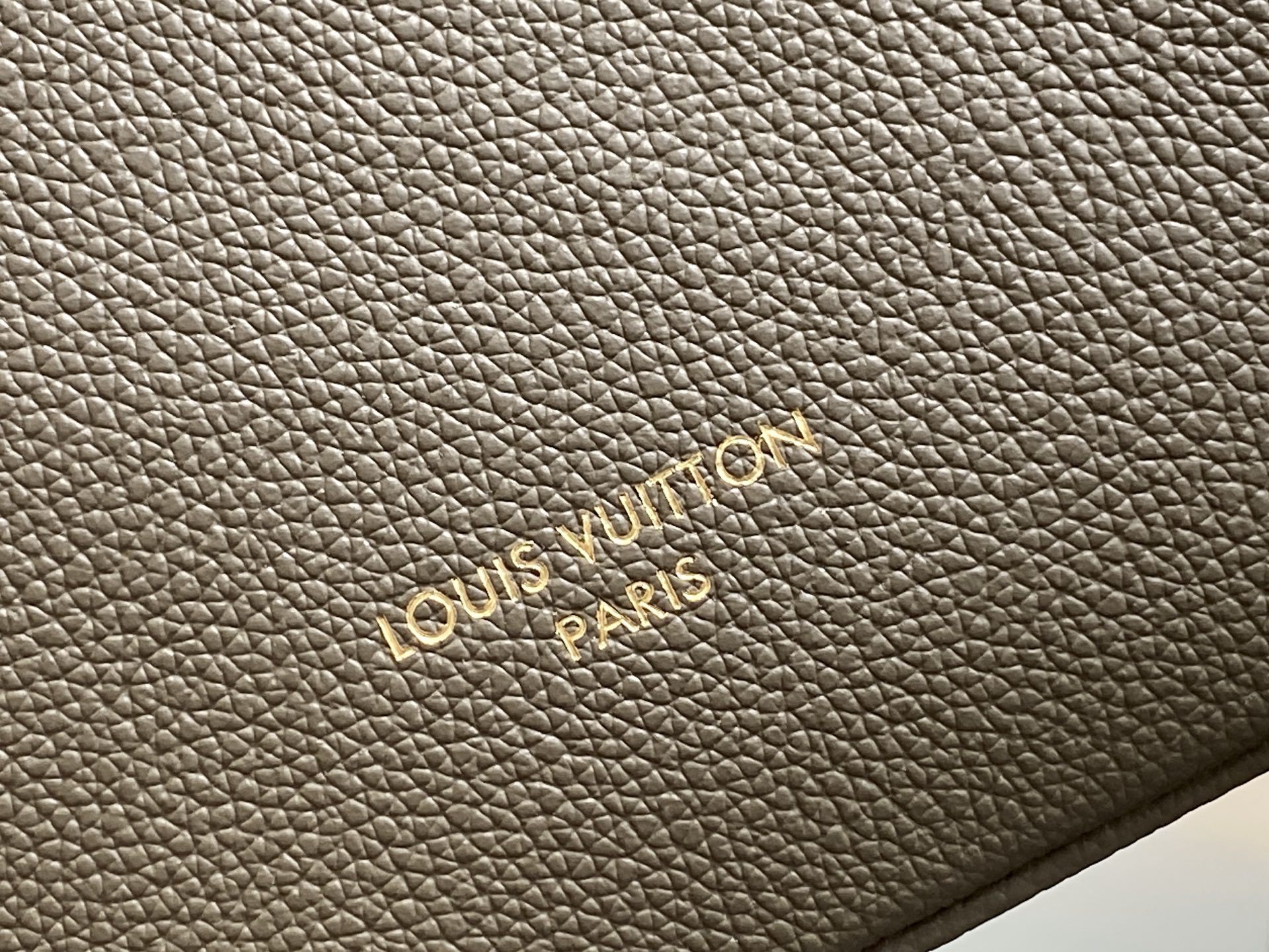 【顶级原单】M14416卡其绿 全皮水桶包 LOW KEY ALL IN BB 手袋 m25543 黑色