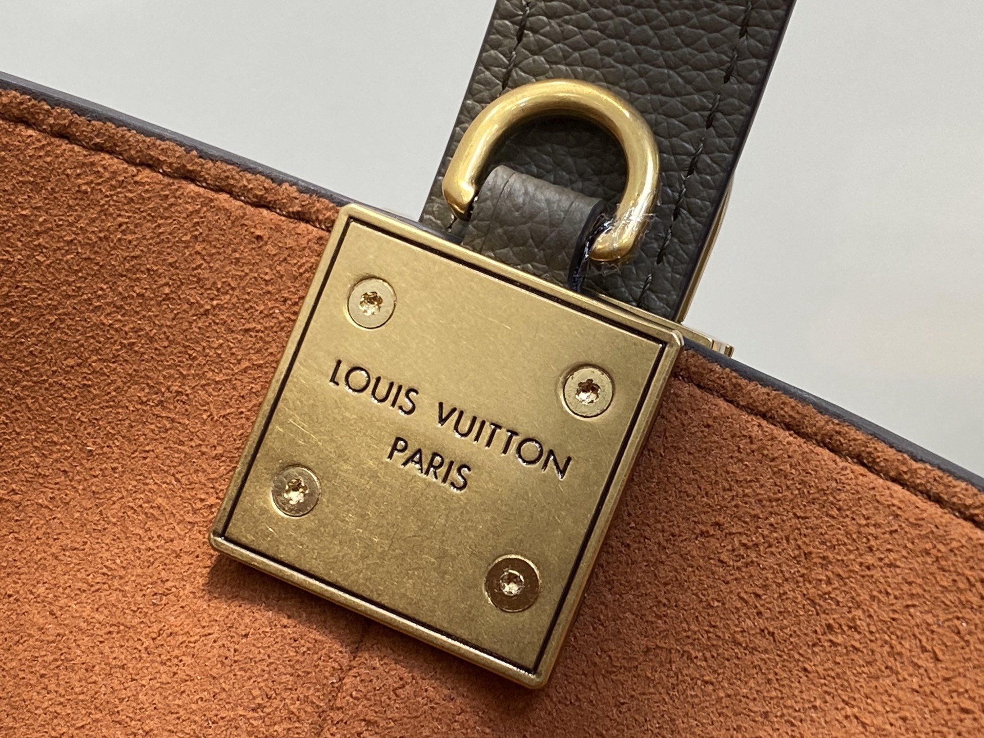 【顶级原单】M14416卡其绿 全皮水桶包 LOW KEY ALL IN BB 手袋 m25543 黑色