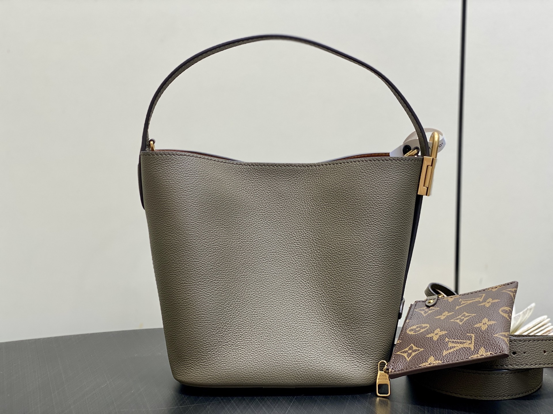 【顶级原单】M14416卡其绿 全皮水桶包 LOW KEY ALL IN BB 手袋 m25543 黑色