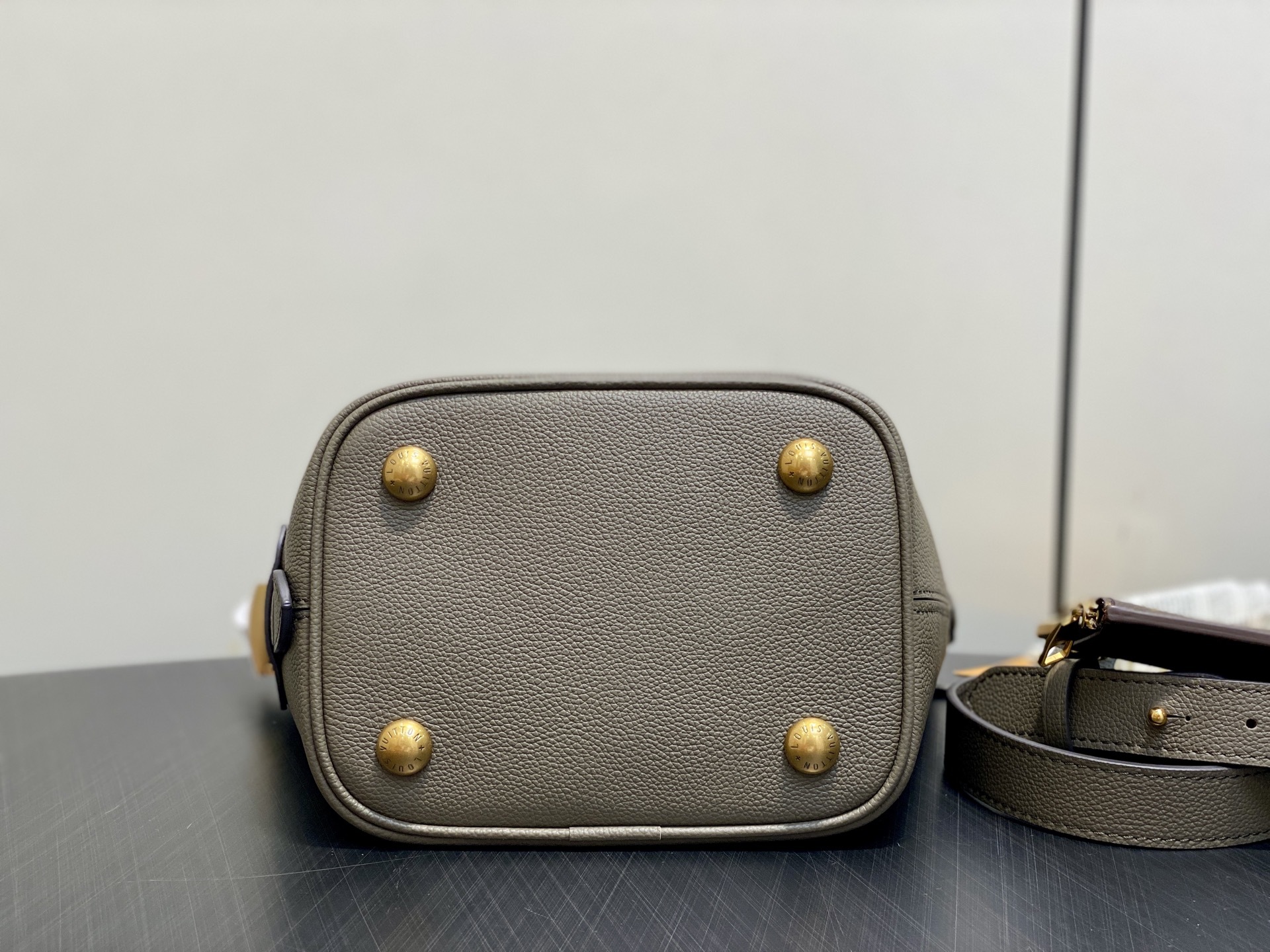 【顶级原单】M14416卡其绿 全皮水桶包 LOW KEY ALL IN BB 手袋 m25543 黑色