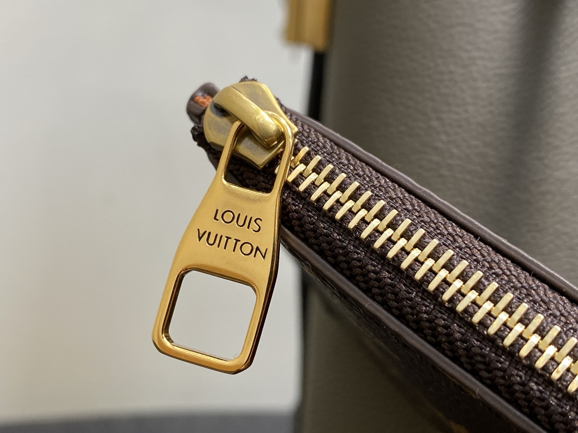 【顶级原单】M14416卡其绿 全皮水桶包 LOW KEY ALL IN BB 手袋 m25543 黑色