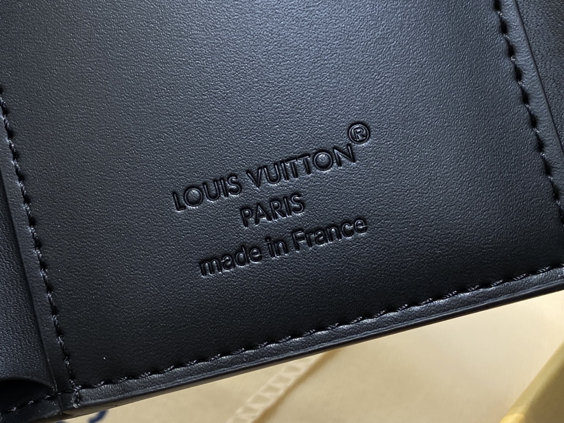 【顶级原单】M26250黑色 荔枝纹全皮三折钱包 Victor Wallet 钱包 这款优雅的Victo