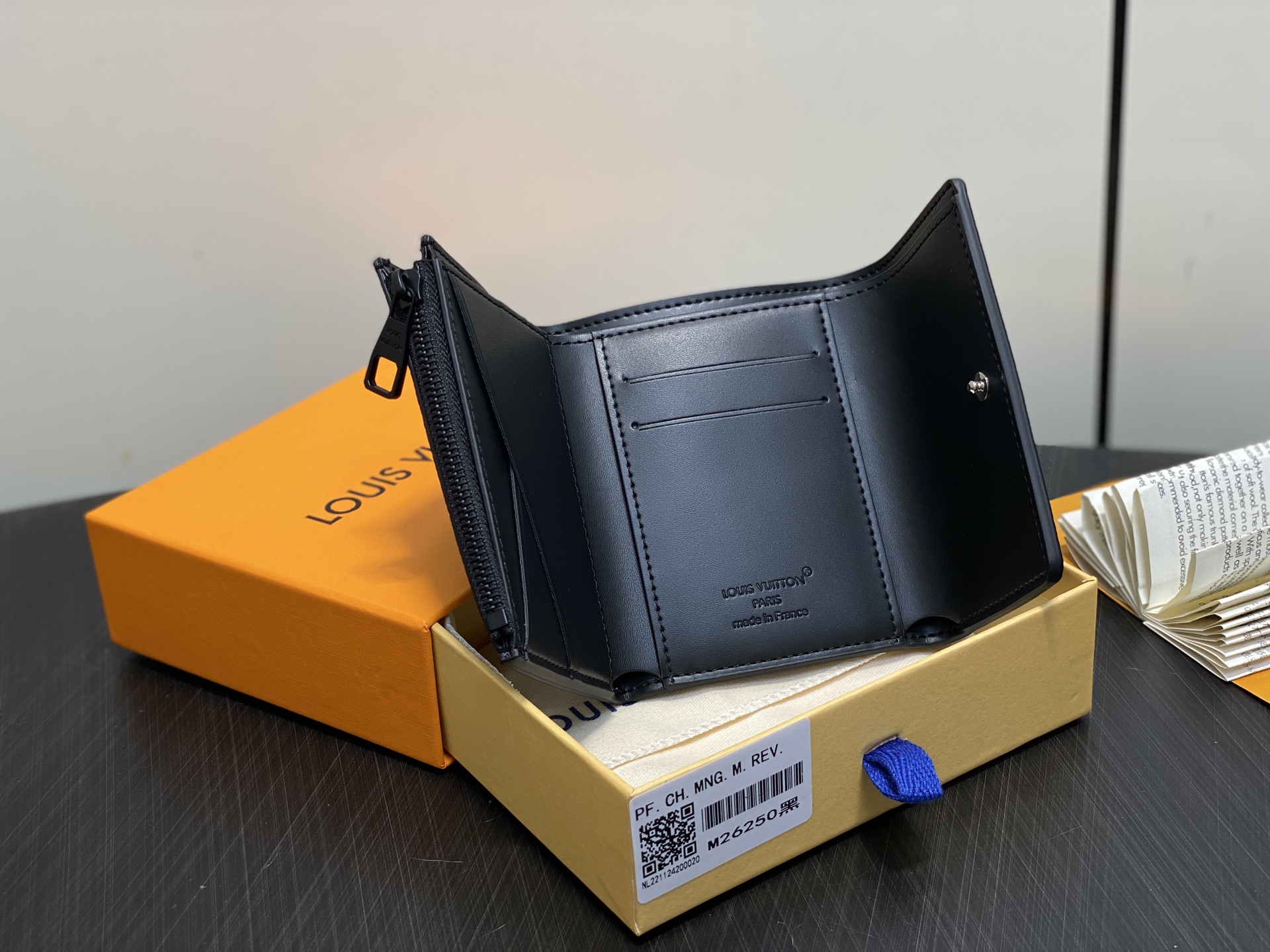 【顶级原单】M26250黑色 荔枝纹全皮三折钱包 Victor Wallet 钱包 这款优雅的Victo
