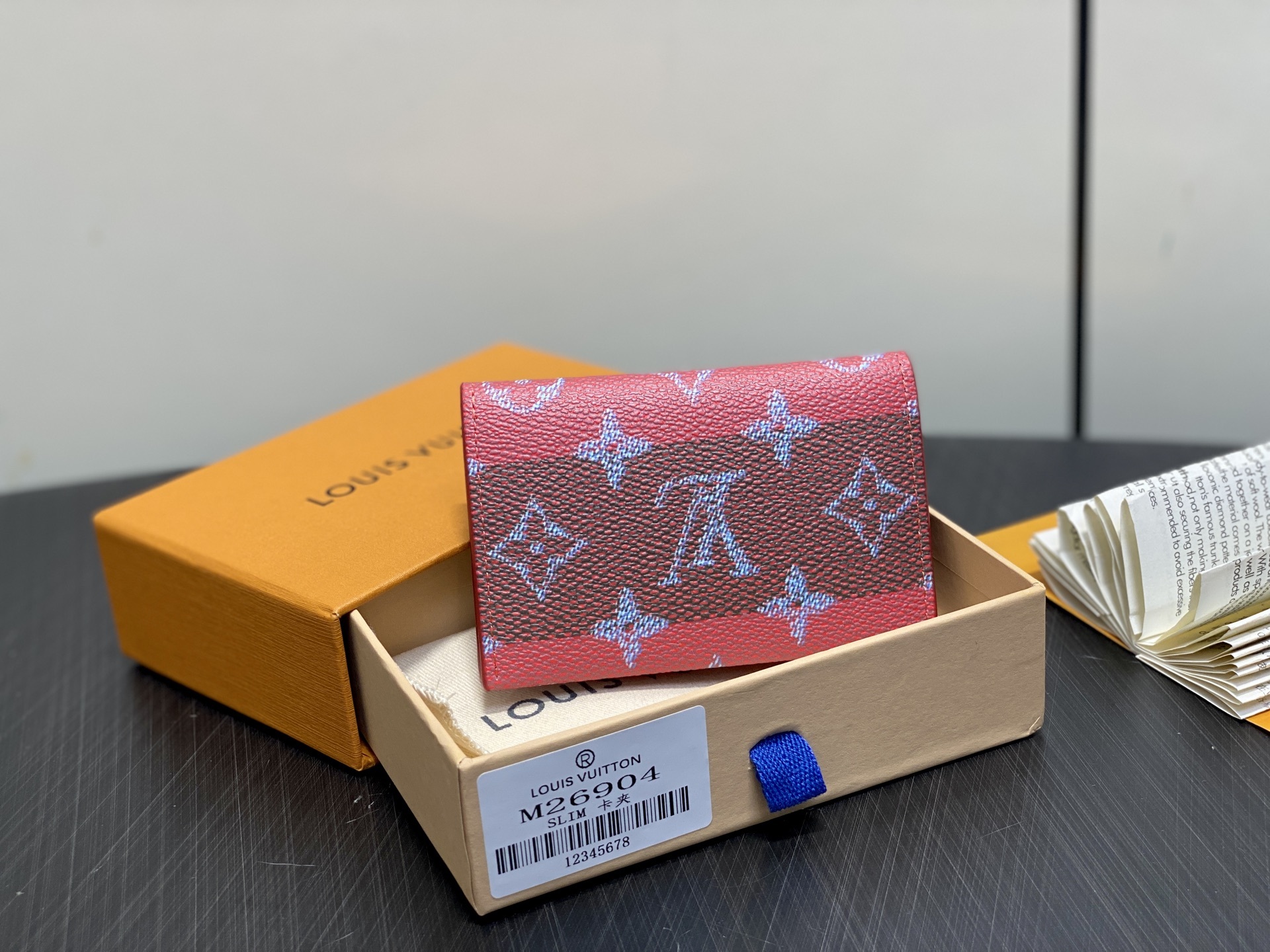 【顶级原单】M26904红色 印花卡包钱包 当季新款 SLIM 卡夹 本款 Slim 卡夹以 Monog