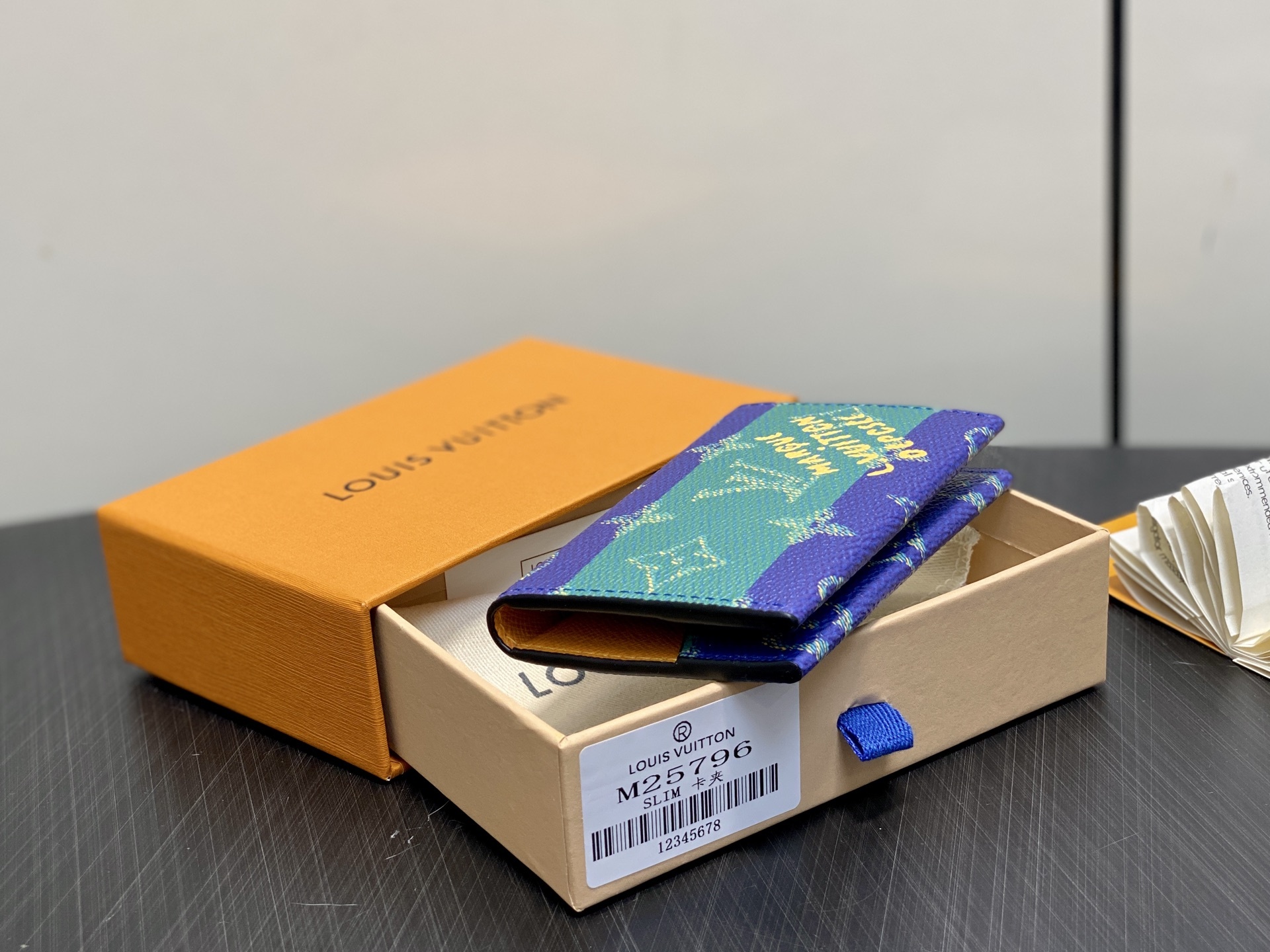 【顶级原单】M25796蓝色 印花卡包钱包 当季新款 SLIM 卡夹 本款 Slim 卡夹以 Monog