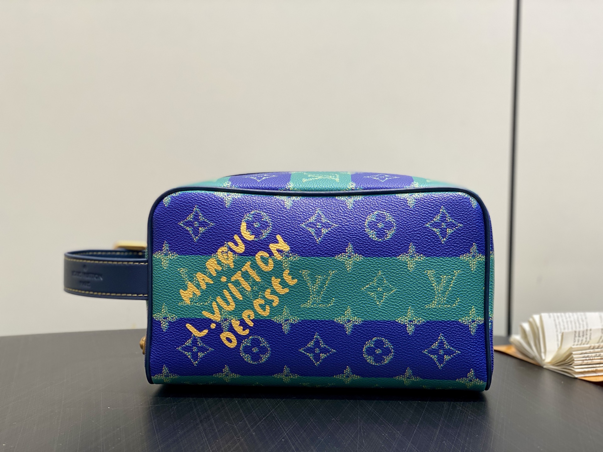 【顶级原单】M25902蓝色 洗漱包手拿包 当季新款 LOCKER DOPP KIT 盥洗袋 本款 Lo