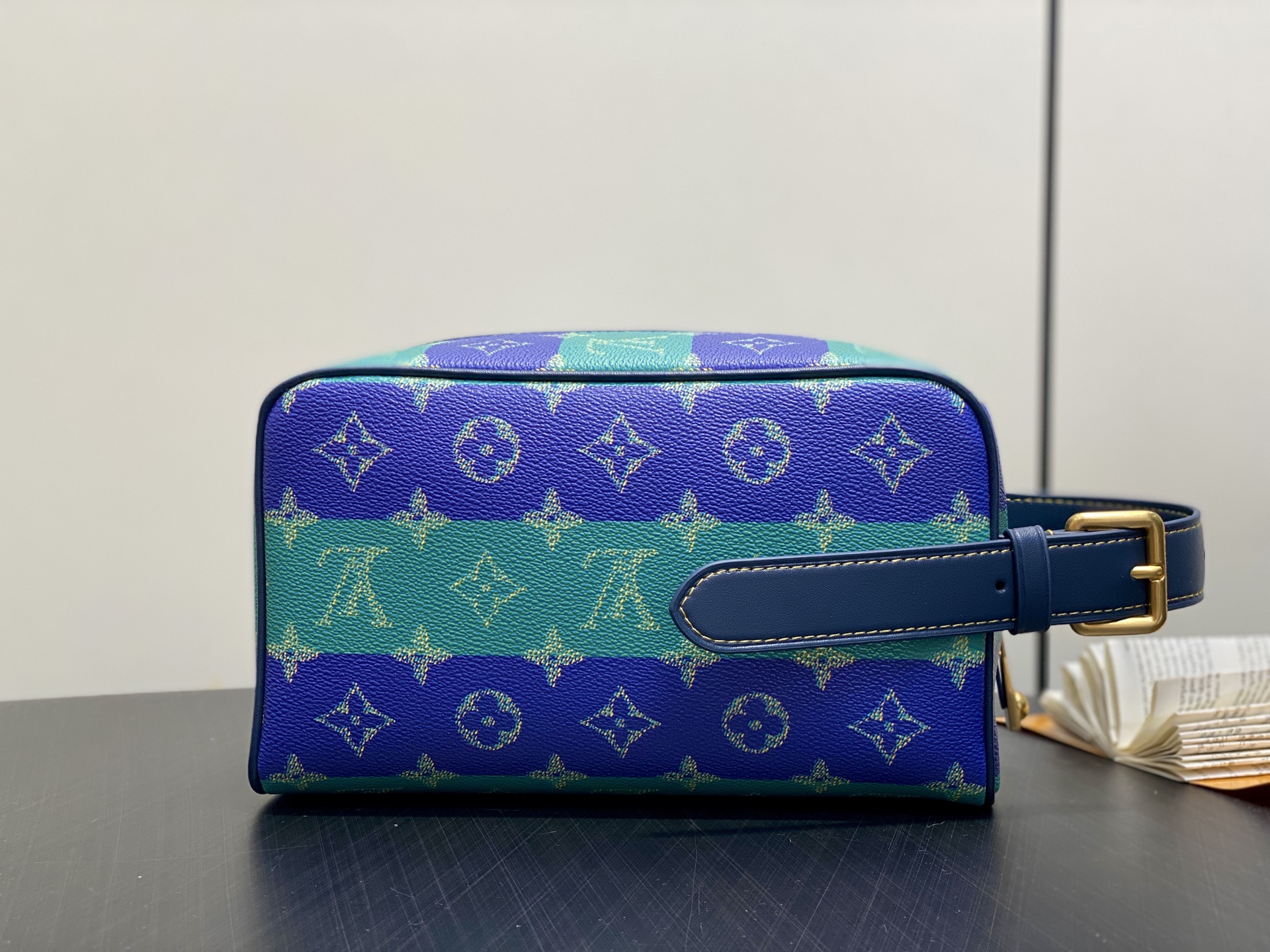 【顶级原单】M25902蓝色 洗漱包手拿包 当季新款 LOCKER DOPP KIT 盥洗袋 本款 Lo