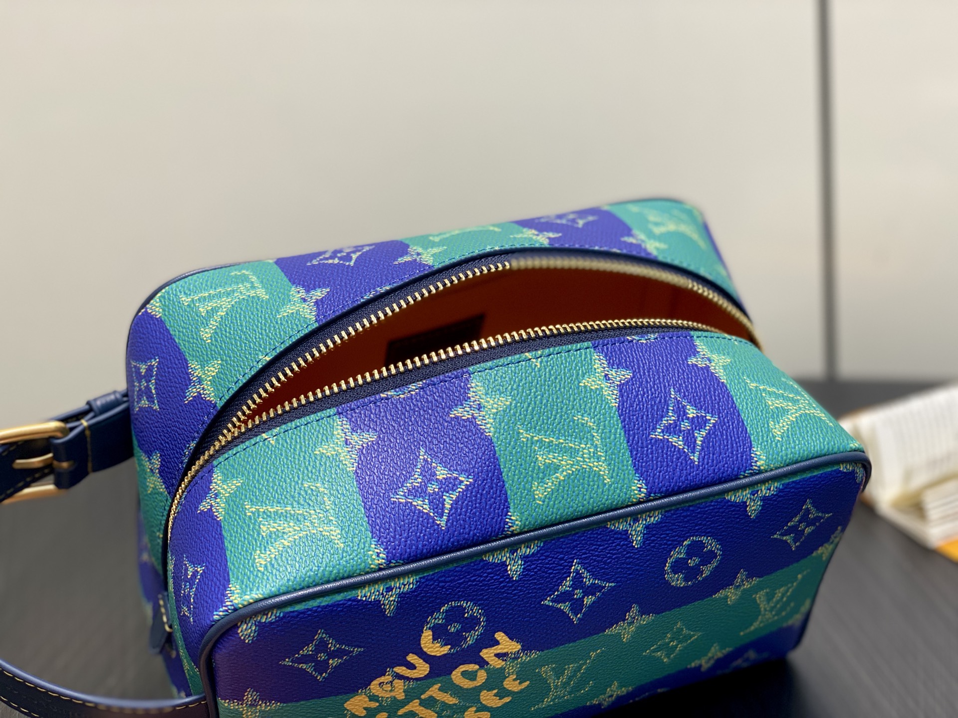 【顶级原单】M25902蓝色 洗漱包手拿包 当季新款 LOCKER DOPP KIT 盥洗袋 本款 Lo