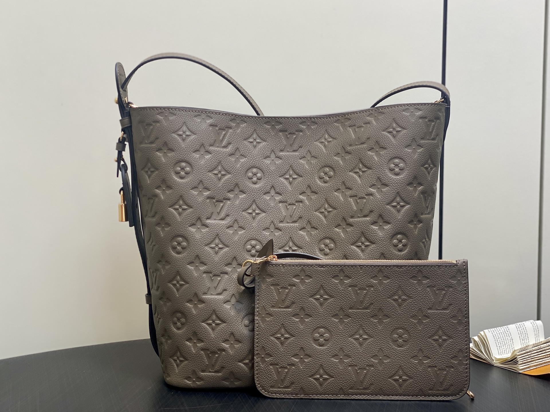 【顶级原单】M13044卡其绿 M25823全皮压花水桶包 All In 大号手袋 本款 All In