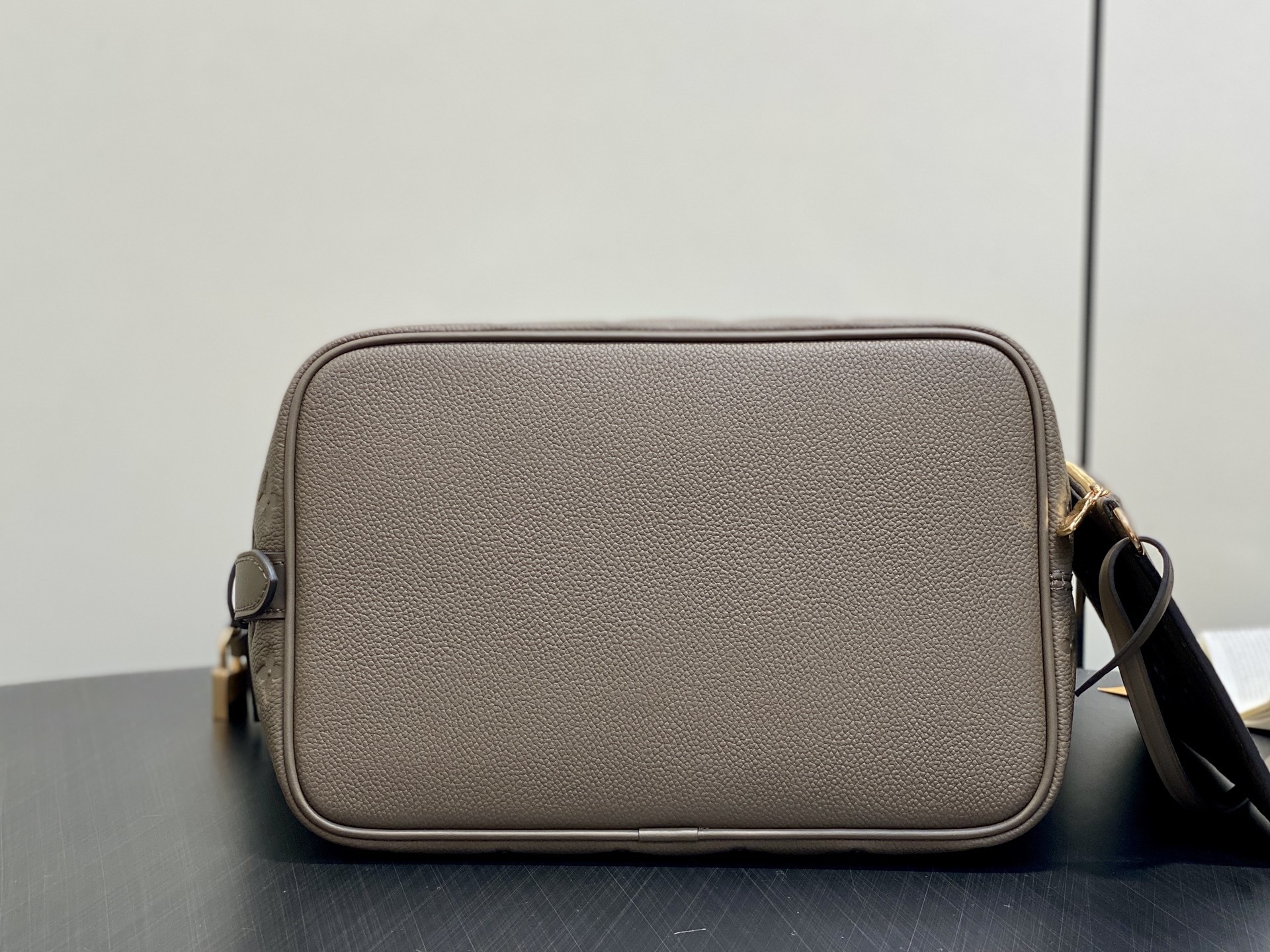 【顶级原单】M13044卡其绿 M25823全皮压花水桶包 All In 大号手袋 本款 All In