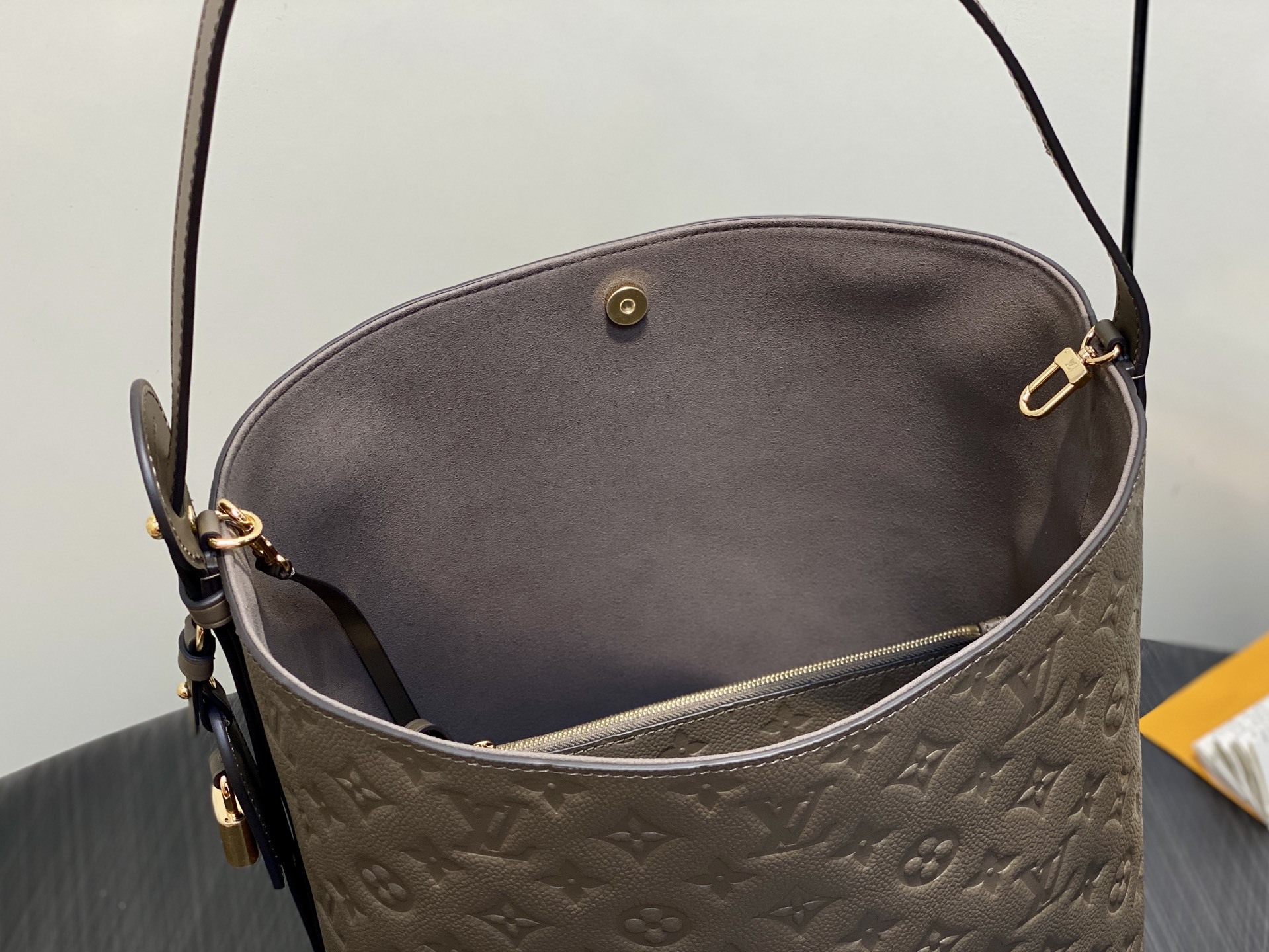 【顶级原单】M13044卡其绿 M25823全皮压花水桶包 All In 大号手袋 本款 All In