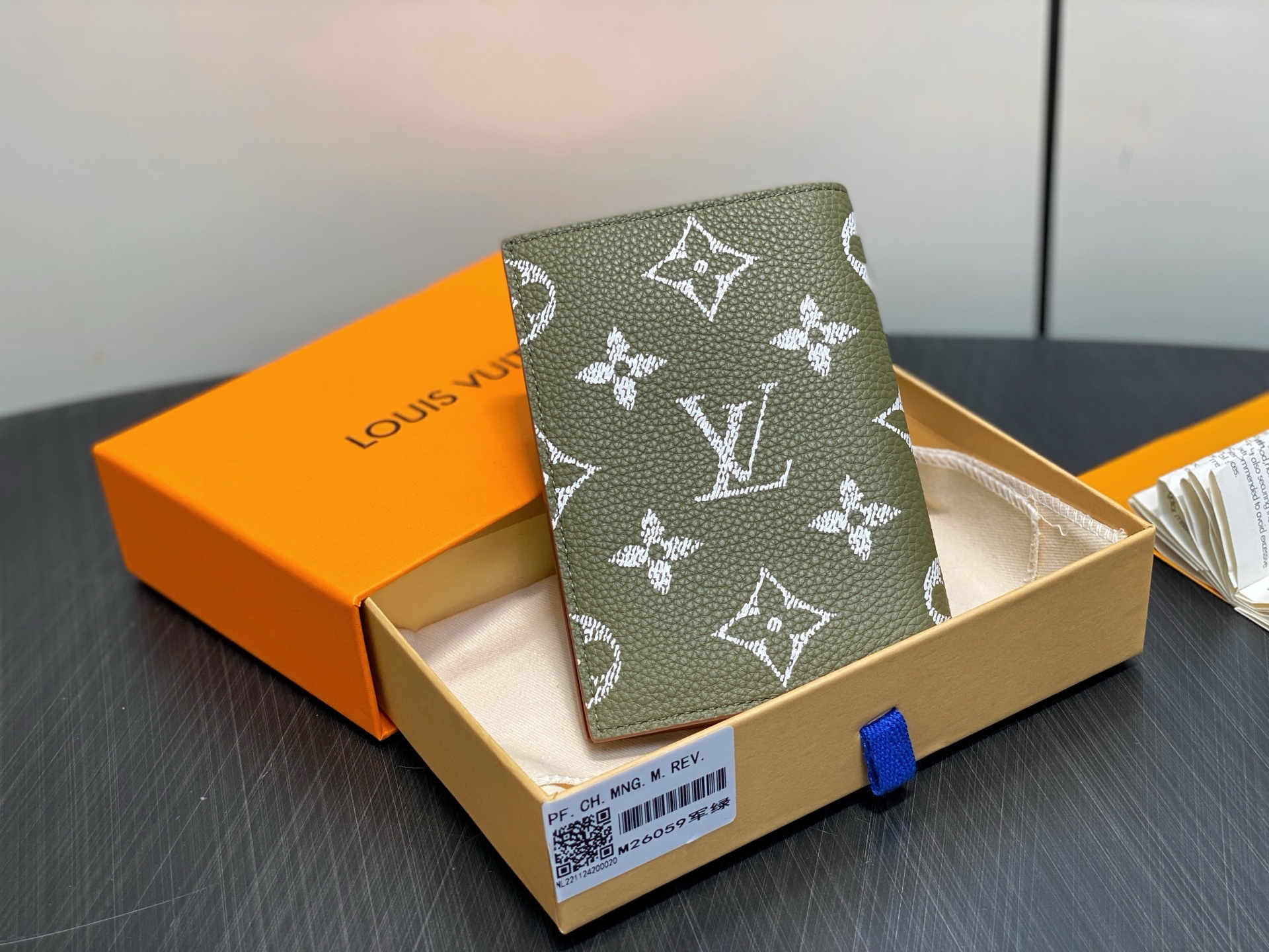 【顶级原单】M26059军绿 全皮护照夹护照套 本款护照套为 Monogram Empreinte 皮革