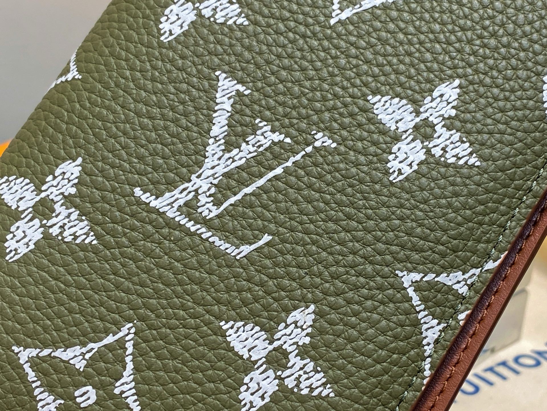 【顶级原单】M26059军绿 全皮护照夹护照套 本款护照套为 Monogram Empreinte 皮革