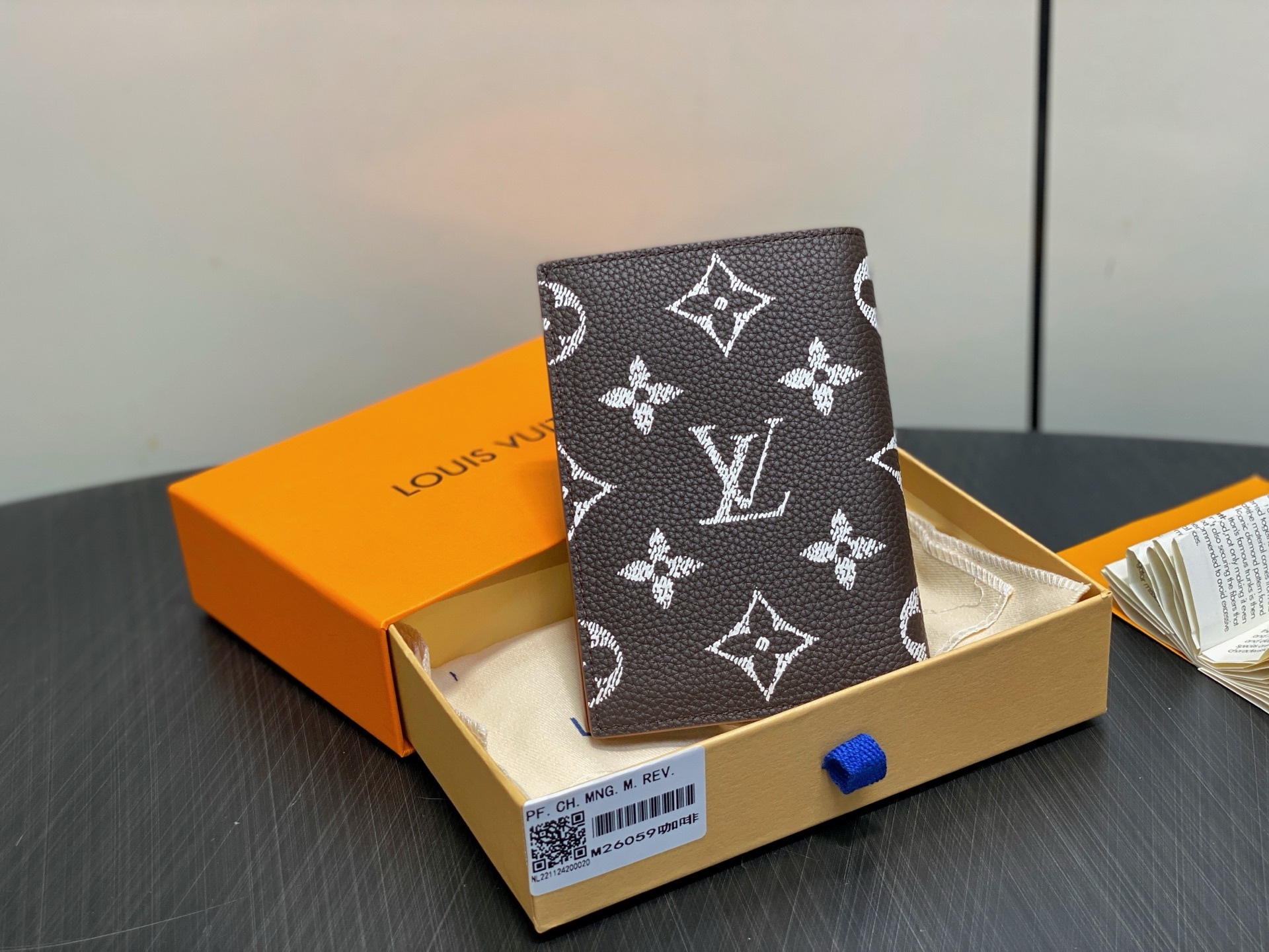 【顶级原单】M26059咖啡 全皮护照夹护照套 本款护照套为 Monogram Empreinte 皮革