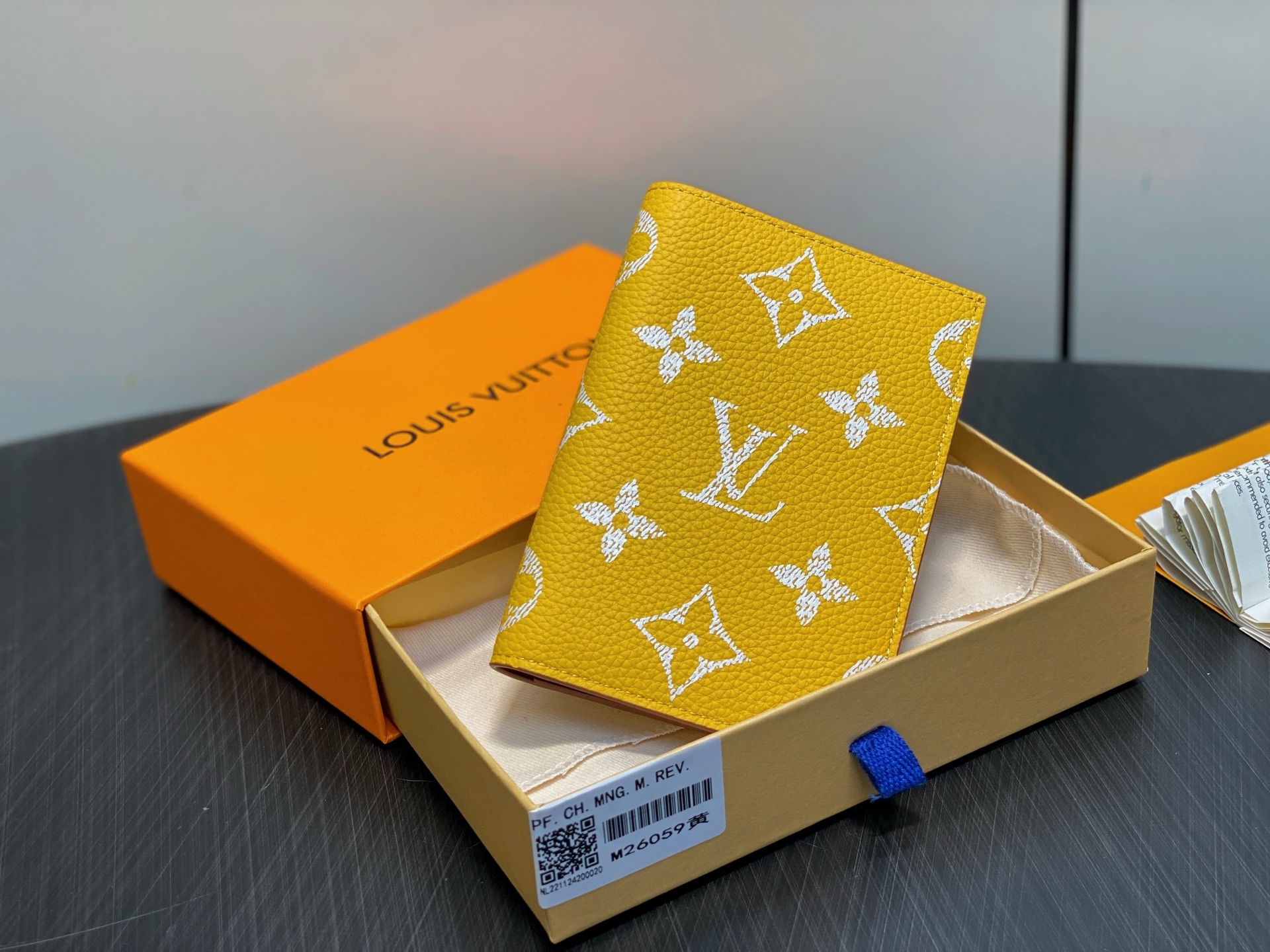 【顶级原单】M26059黄色 全皮护照夹护照套 本款护照套为 Monogram Empreinte 皮革