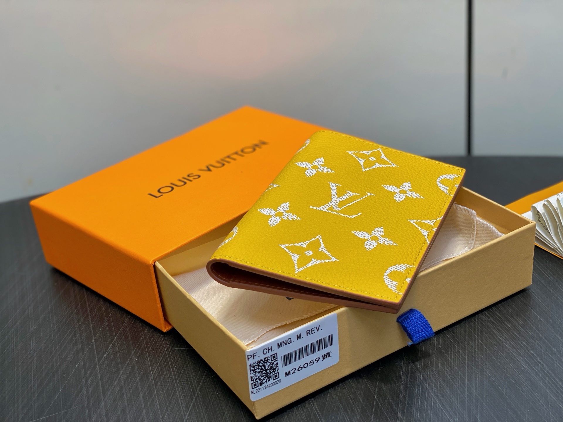 【顶级原单】M26059黄色 全皮护照夹护照套 本款护照套为 Monogram Empreinte 皮革