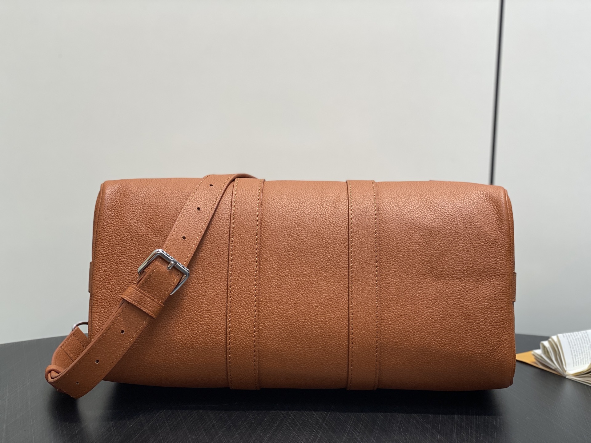 【顶级原单】M25980棕色 全皮旅行袋 Keepall Bandoulière 35手袋 这款实用百搭