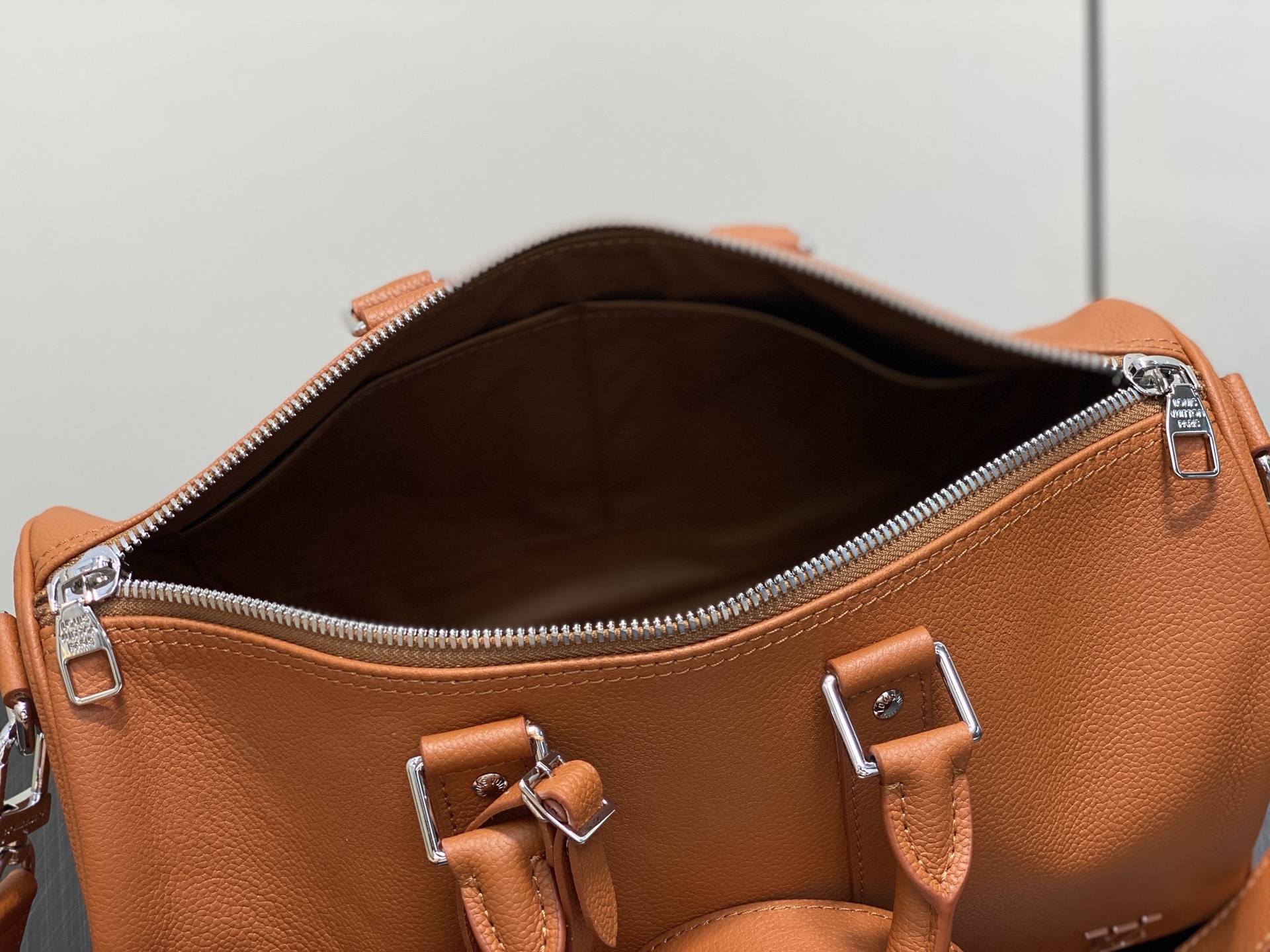 【顶级原单】M25980棕色 全皮旅行袋 Keepall Bandoulière 35手袋 这款实用百搭