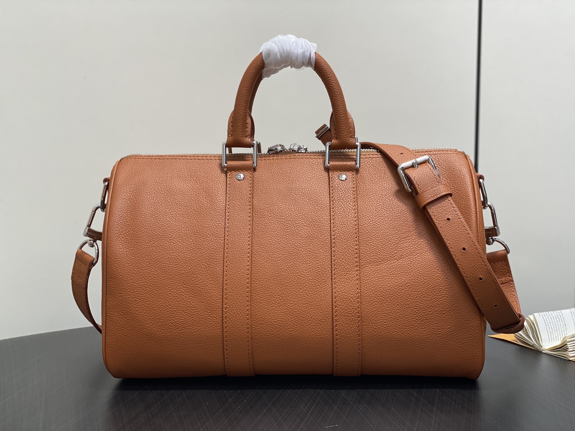 【顶级原单】M25980棕色 全皮旅行袋 Keepall Bandoulière 35手袋 这款实用百搭