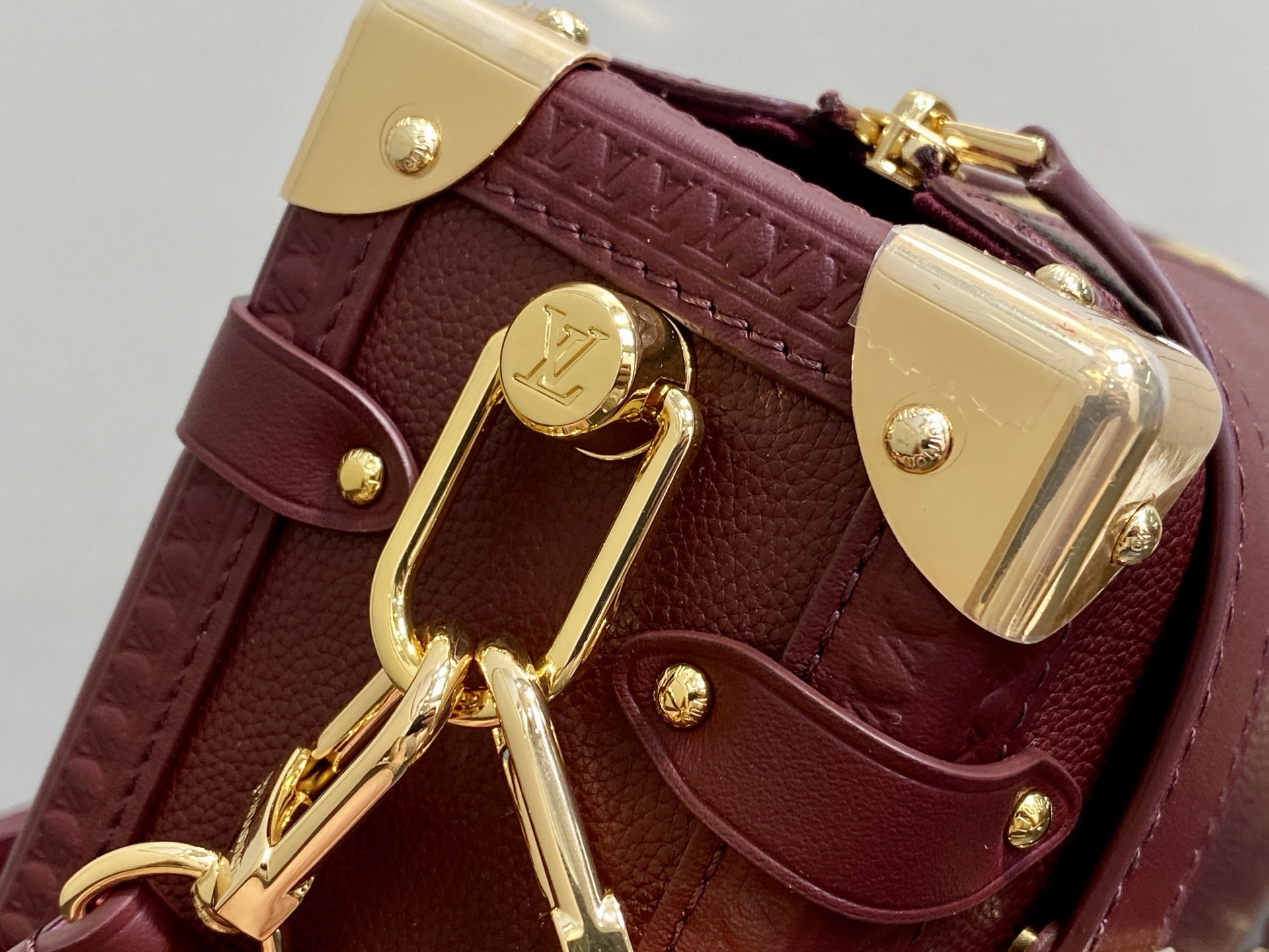 【顶级原单】M25669枣红色 全皮链条软盒子 Side Trunk MM 手袋 这款侧行李箱MM提供优