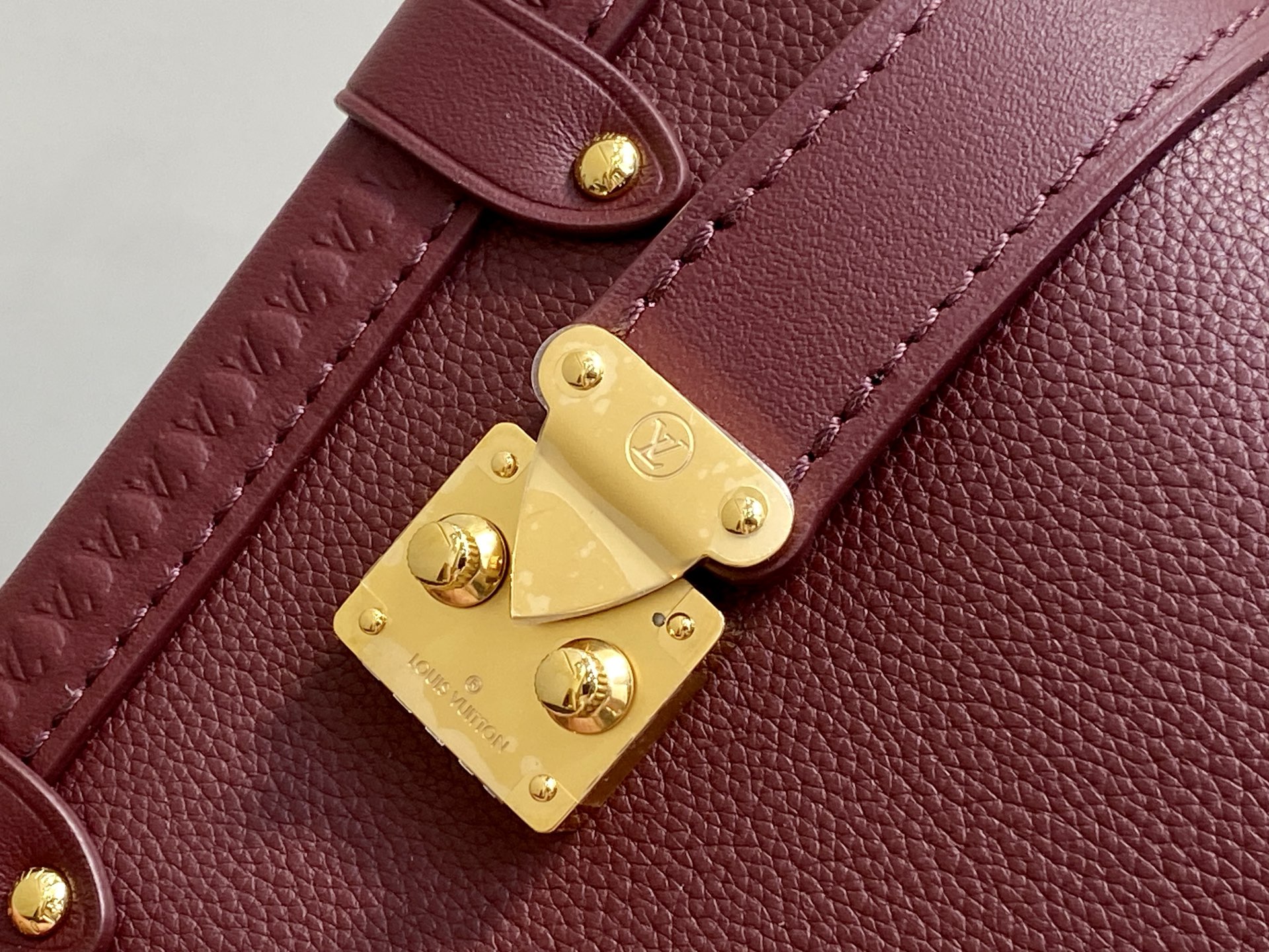 【顶级原单】M25669枣红色 全皮链条软盒子 Side Trunk MM 手袋 这款侧行李箱MM提供优