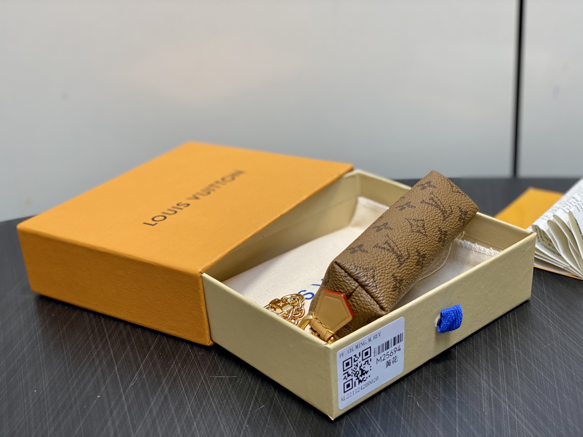 【顶级原单】M25694黄花 链条口红包化妆包 当季新款 LIPSTICK 化妆包 Lipstick 化