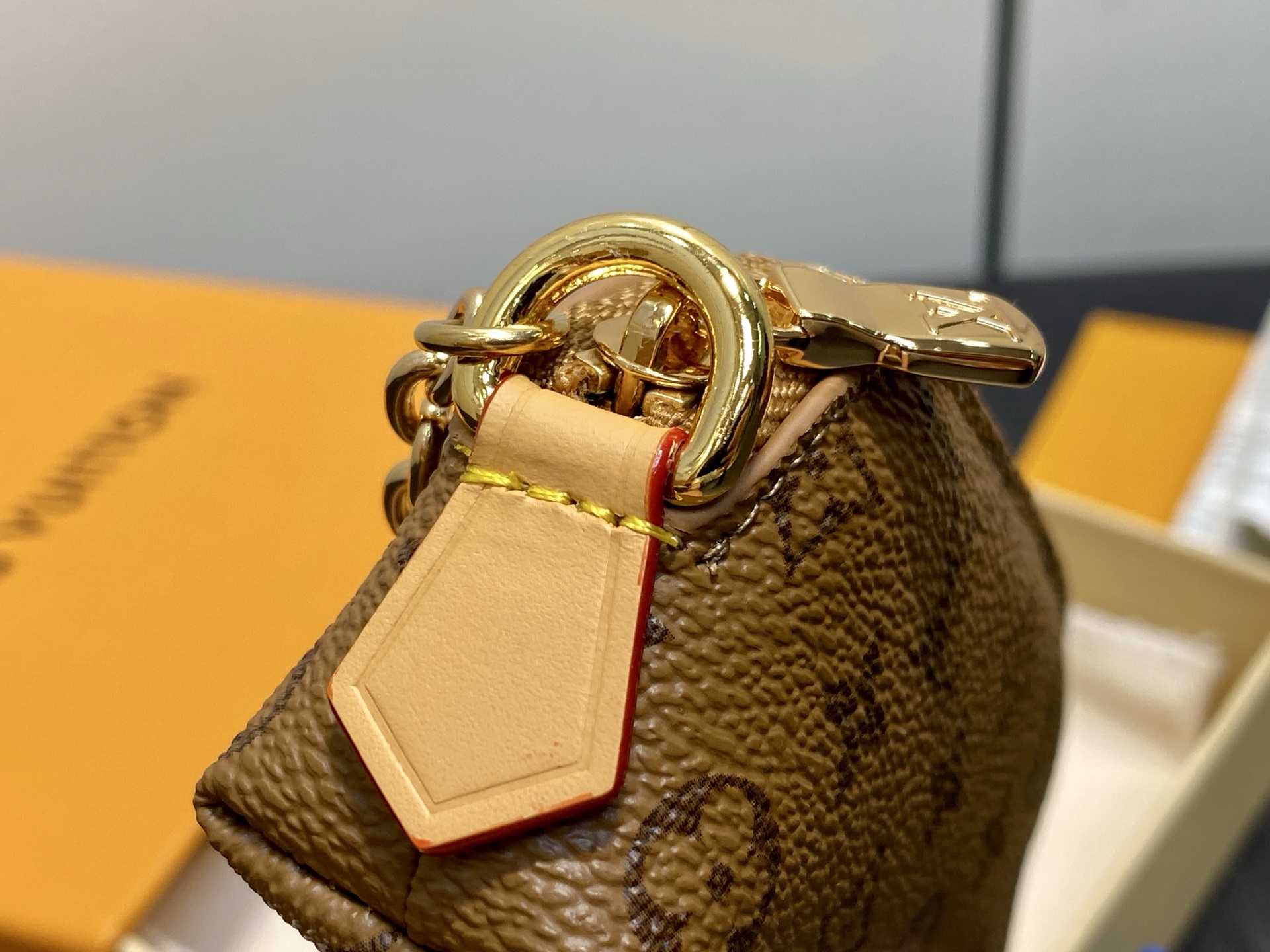 【顶级原单】M25694黄花 链条口红包化妆包 当季新款 LIPSTICK 化妆包 Lipstick 化