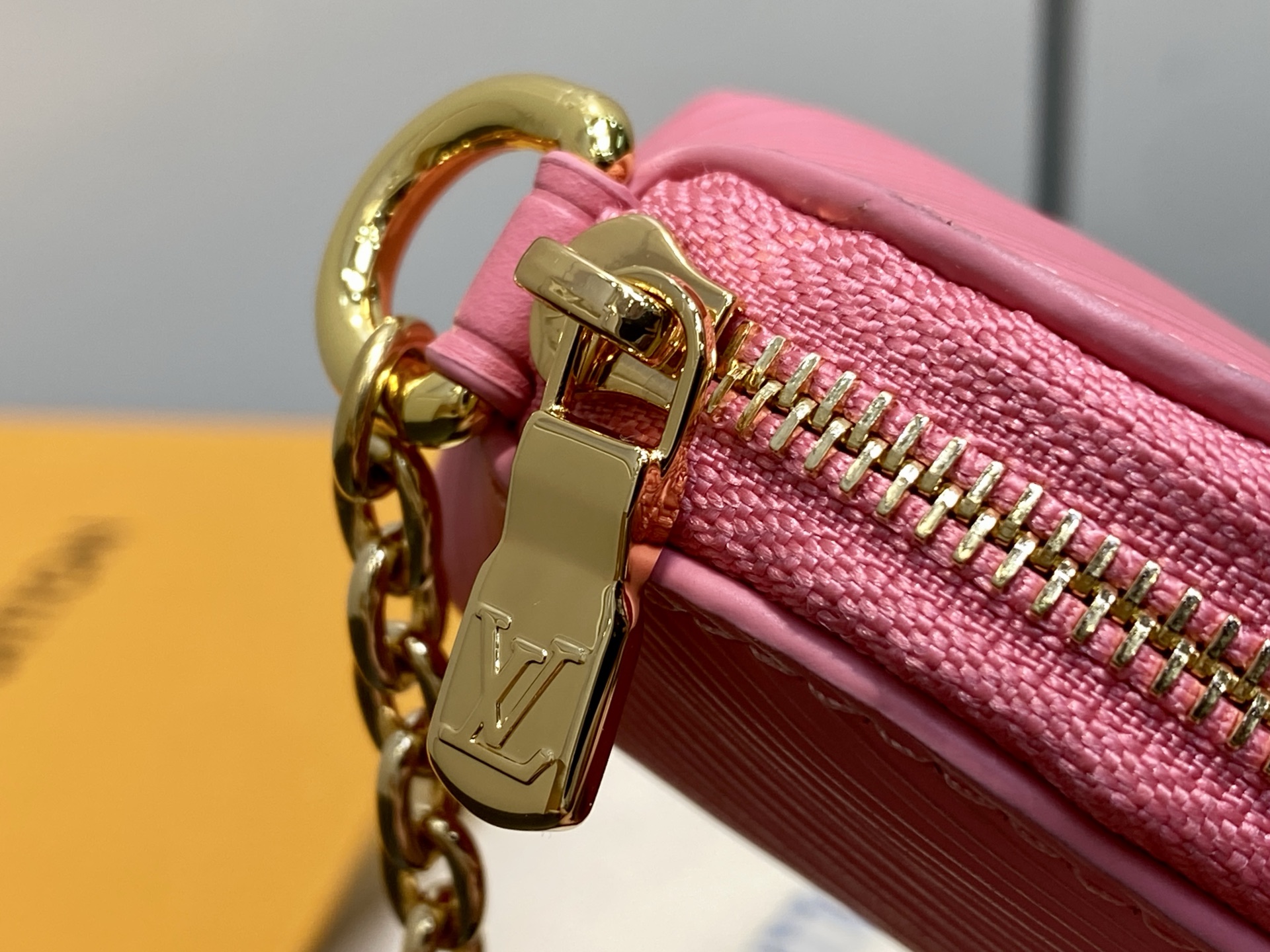 【顶级原单】M25686粉色 链条口红包化妆包 当季新款 LIPSTICK 化妆包 Lipstick 化