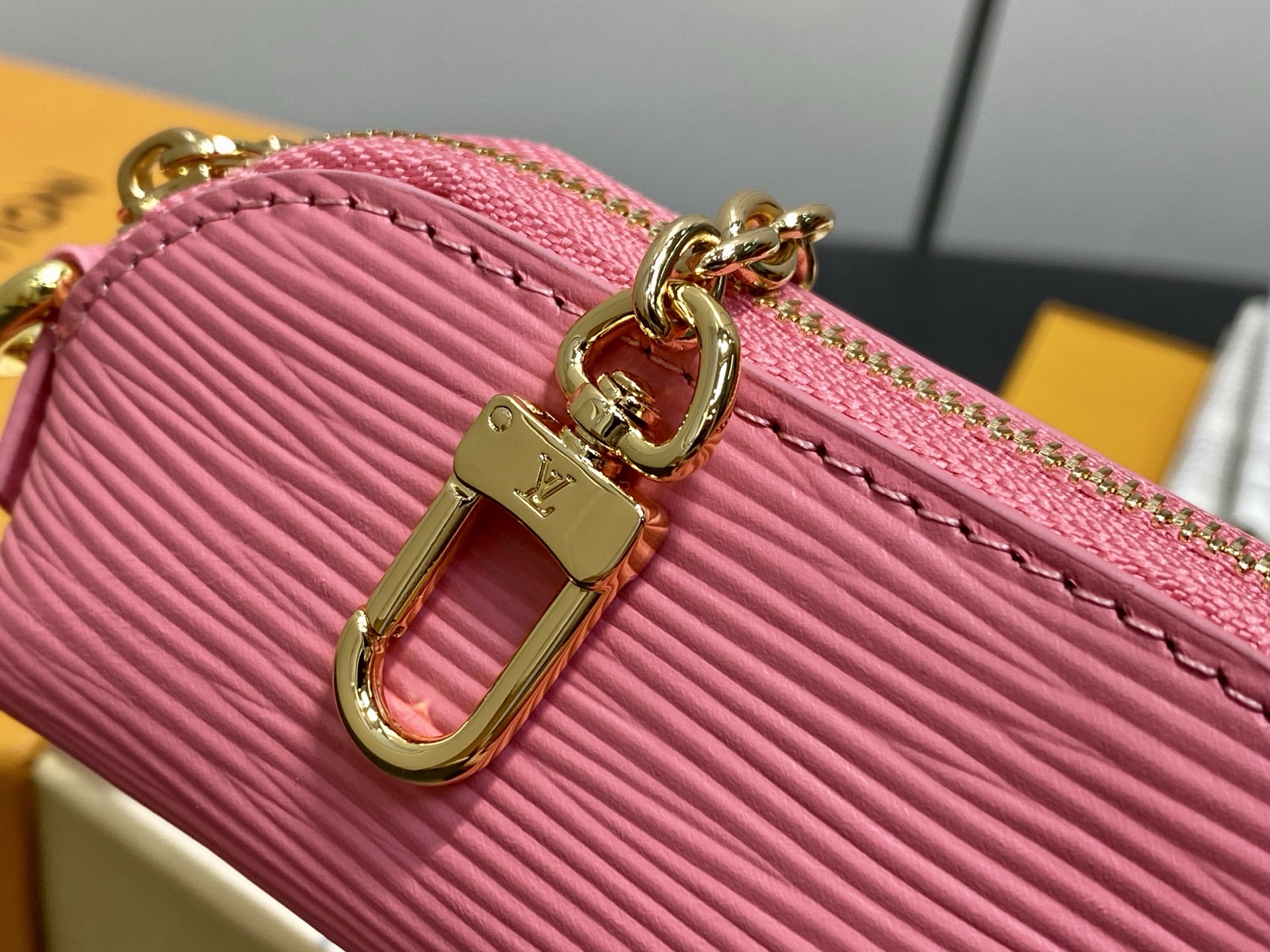 【顶级原单】M25686粉色 链条口红包化妆包 当季新款 LIPSTICK 化妆包 Lipstick 化