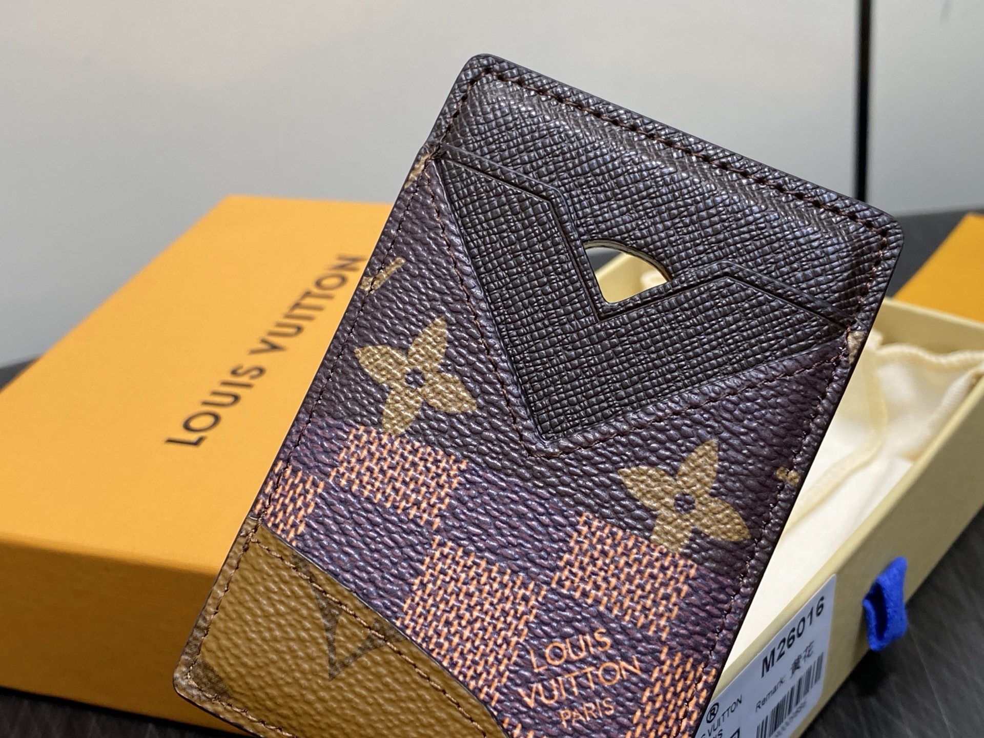 【顶级原单】M26016黄花 磁吸手机卡夹 本款 Magnet 卡夹取材品牌经典 Monogram 涂层